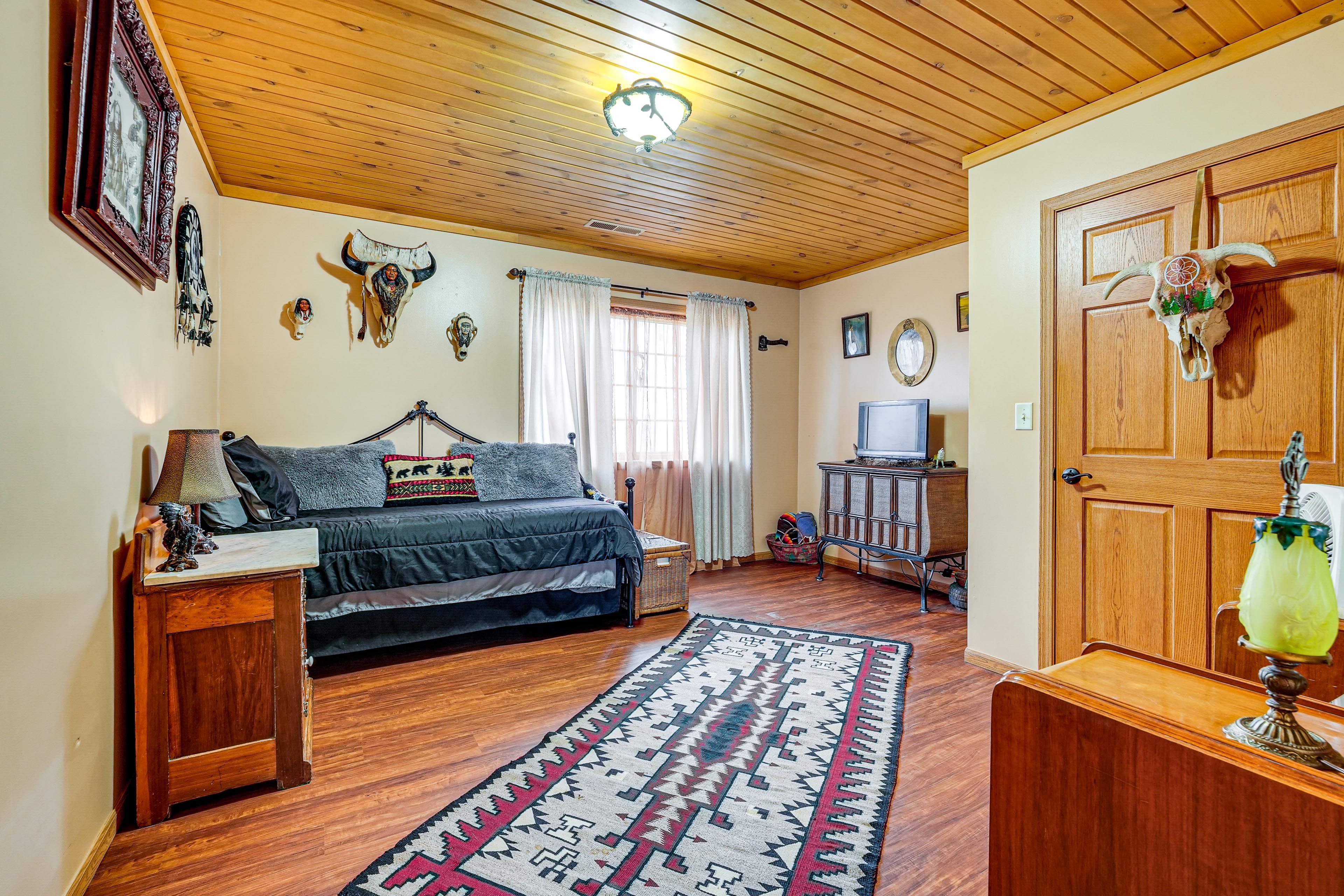 Bedroom 3 | Twin Daybed | Main Floor