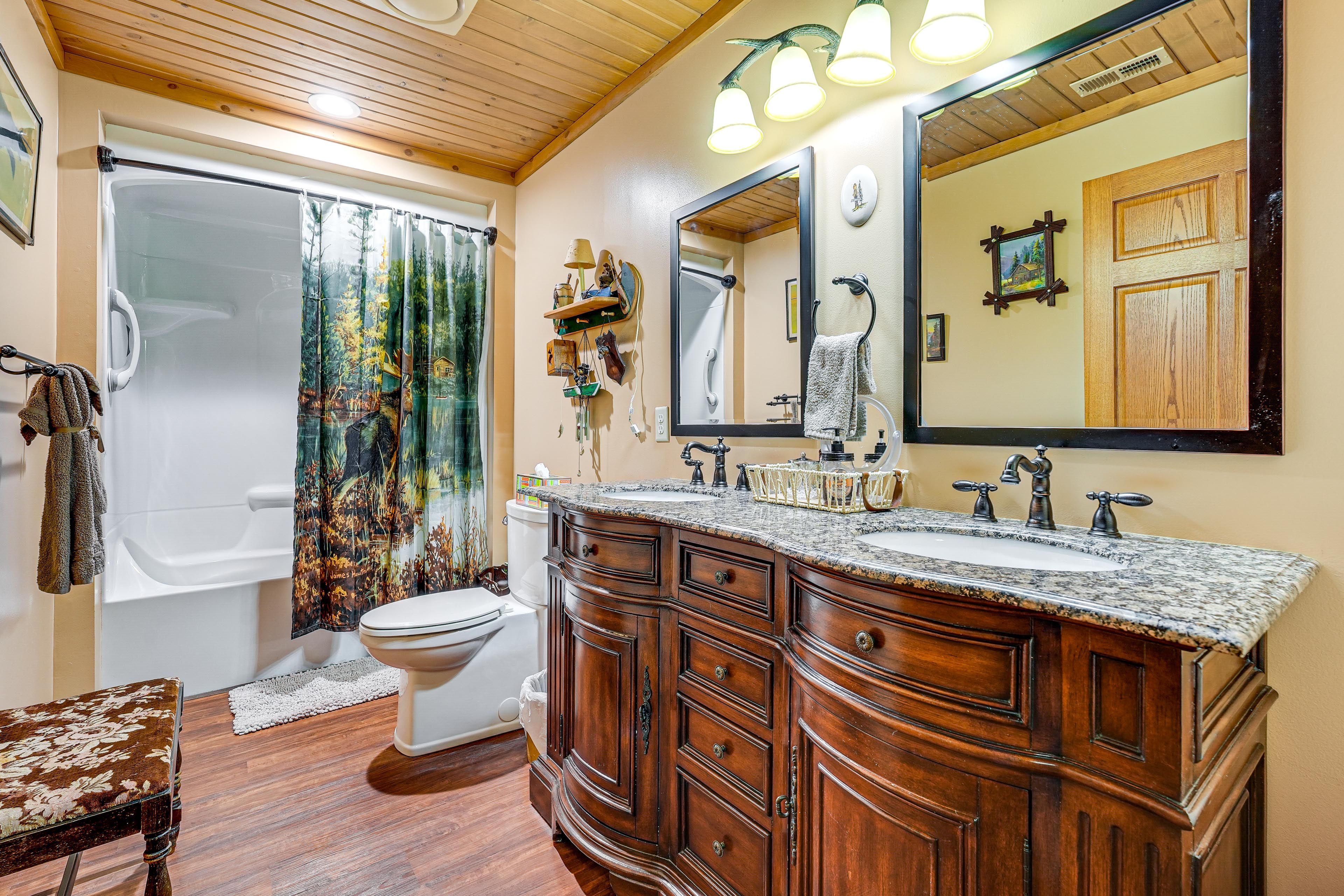 Full Bathroom | Main Floor