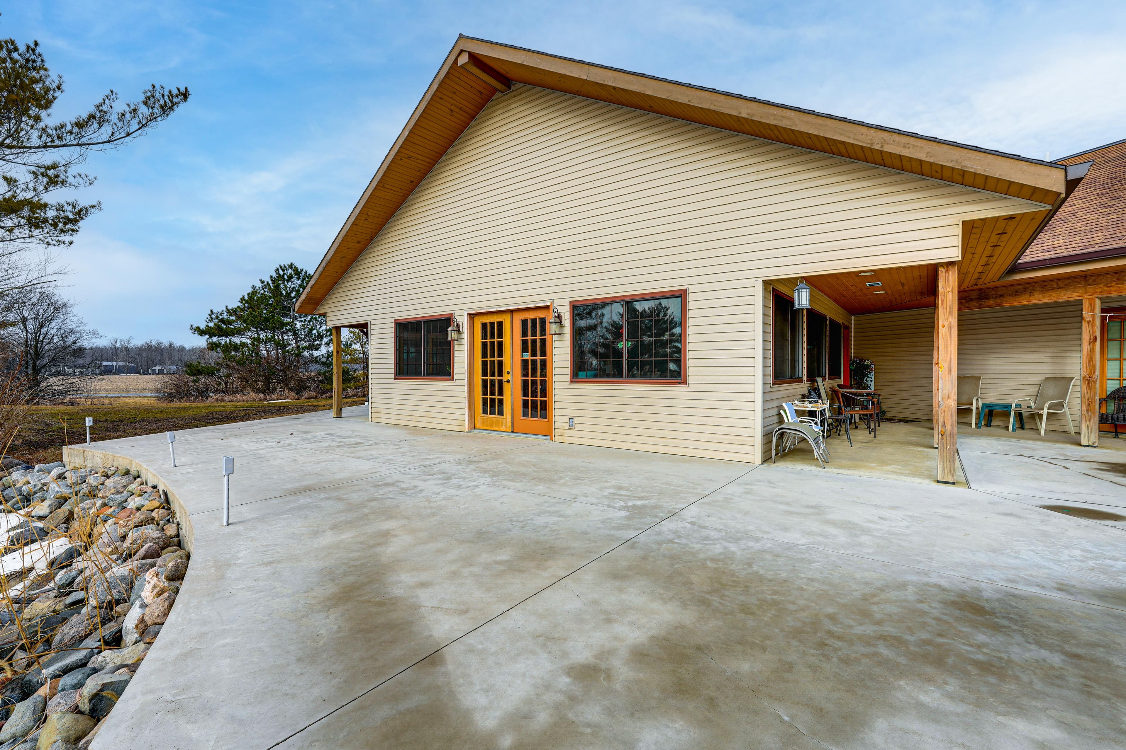 Parking | Driveway (4 Vehicles)