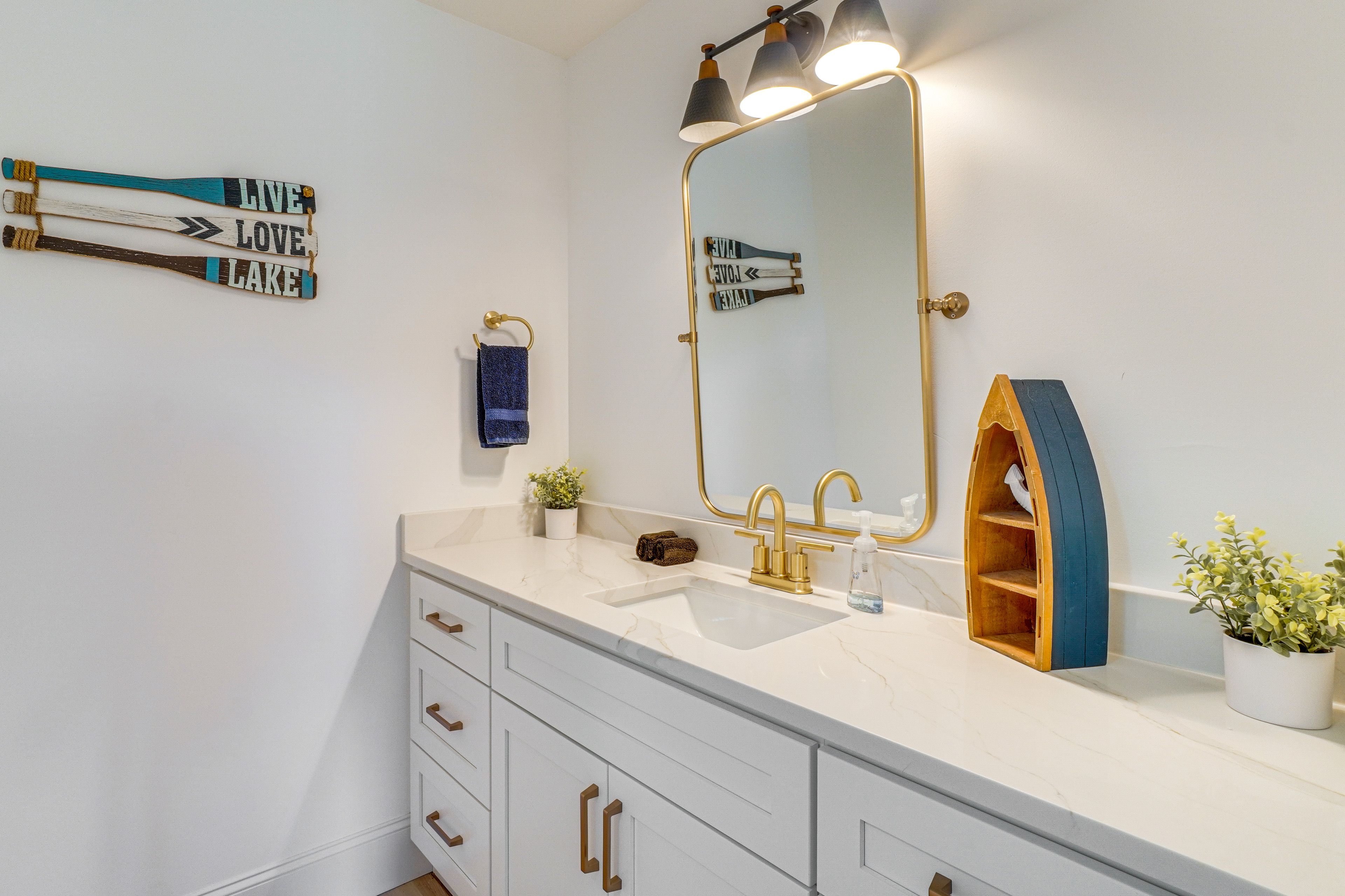 En-Suite Bathroom | Lower Floor