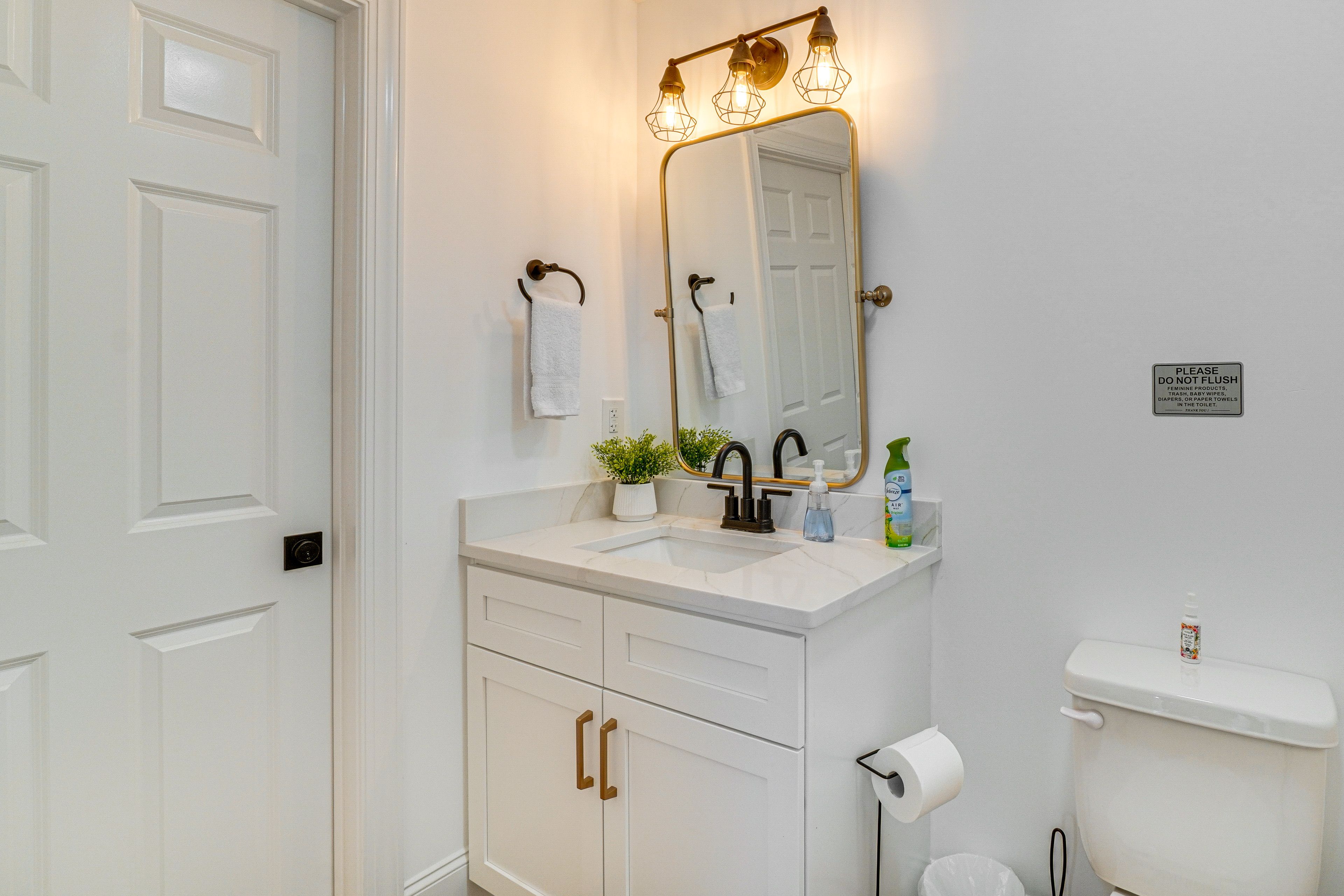 Half Bathroom | Main Floor