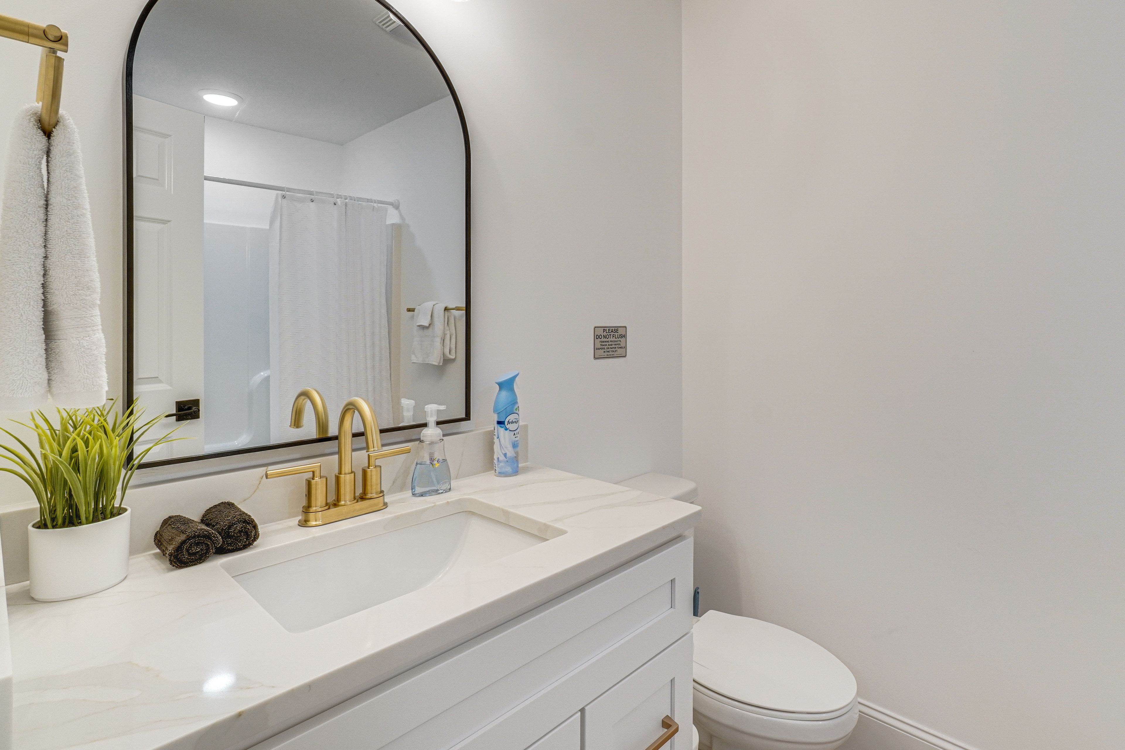 En-Suite Bathroom | Main Floor