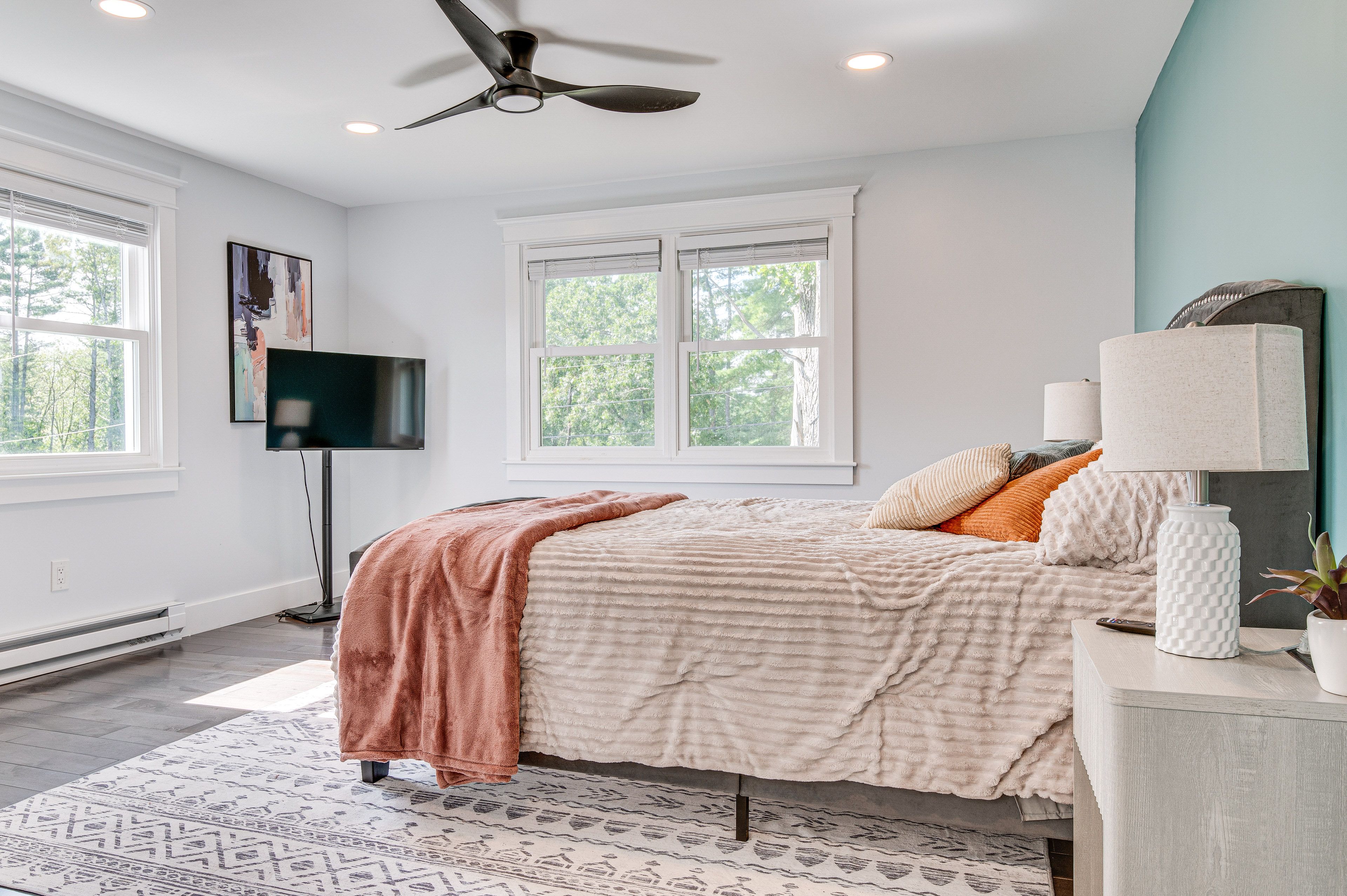 Bedroom 1 | Queen Bed | Smart TV | En-Suite Bathroom | Upper Level