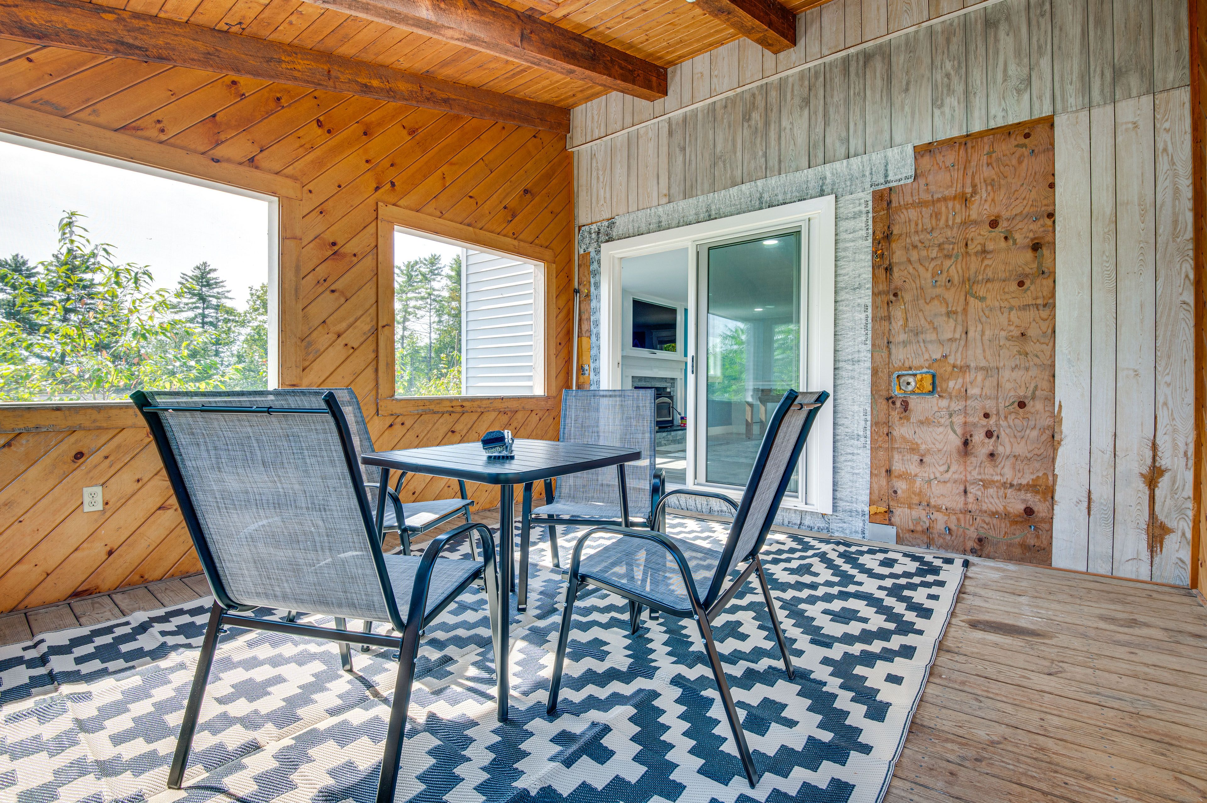 Enclosed Porch | Dining Area