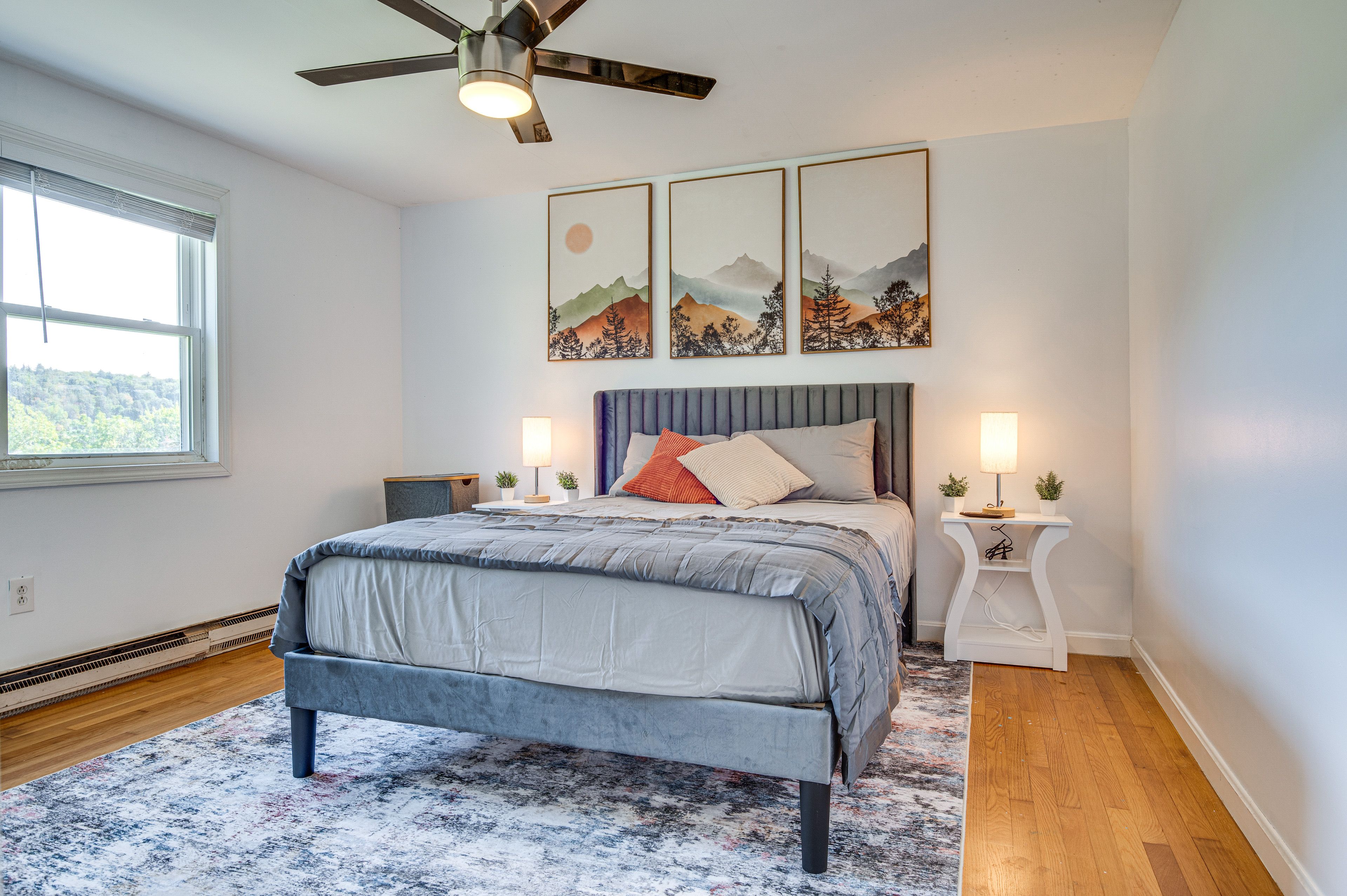 Bedroom 3 | Queen Bed | Smart TV | Upper Level