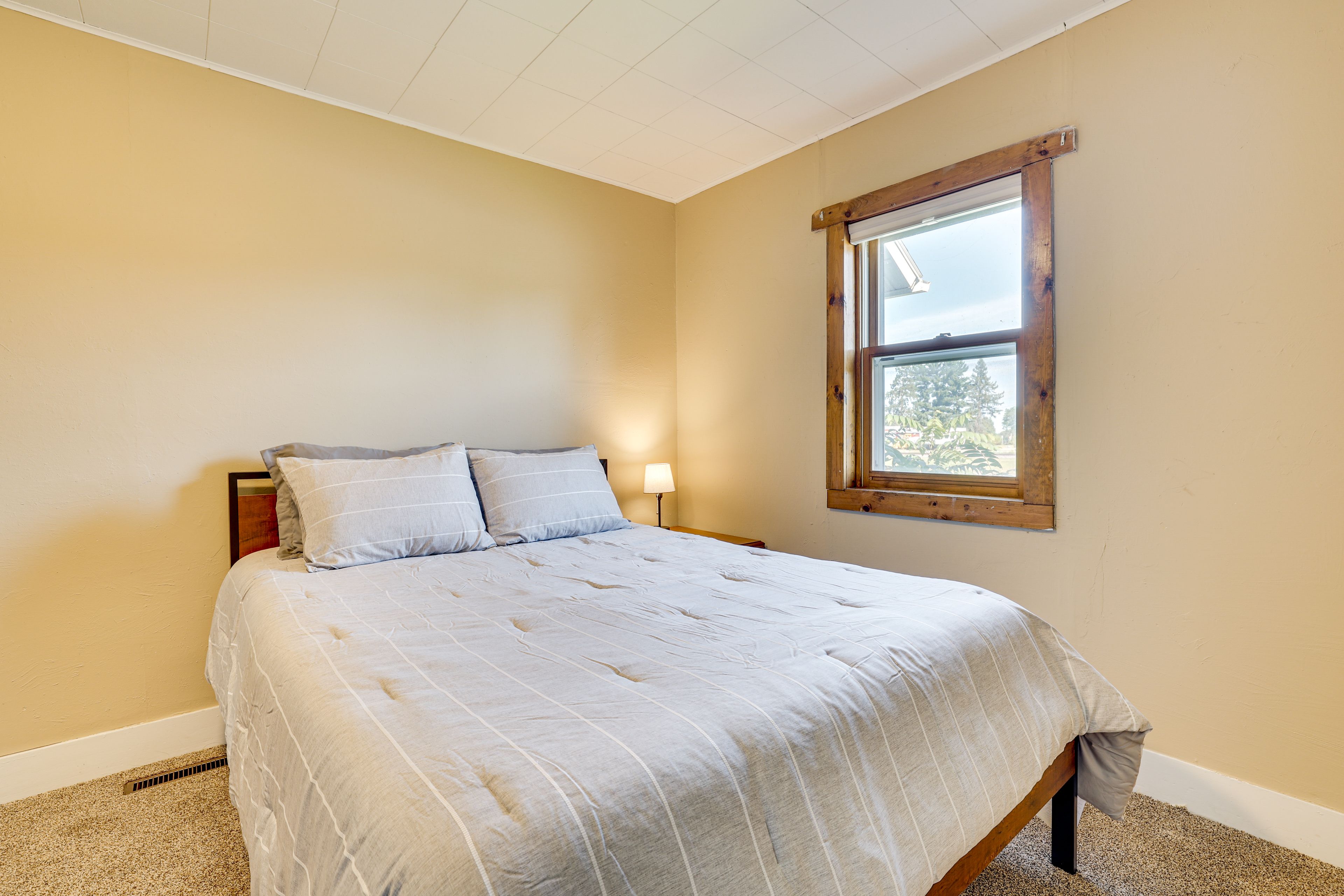 Bedroom 1 | Queen Bed | 1st Floor