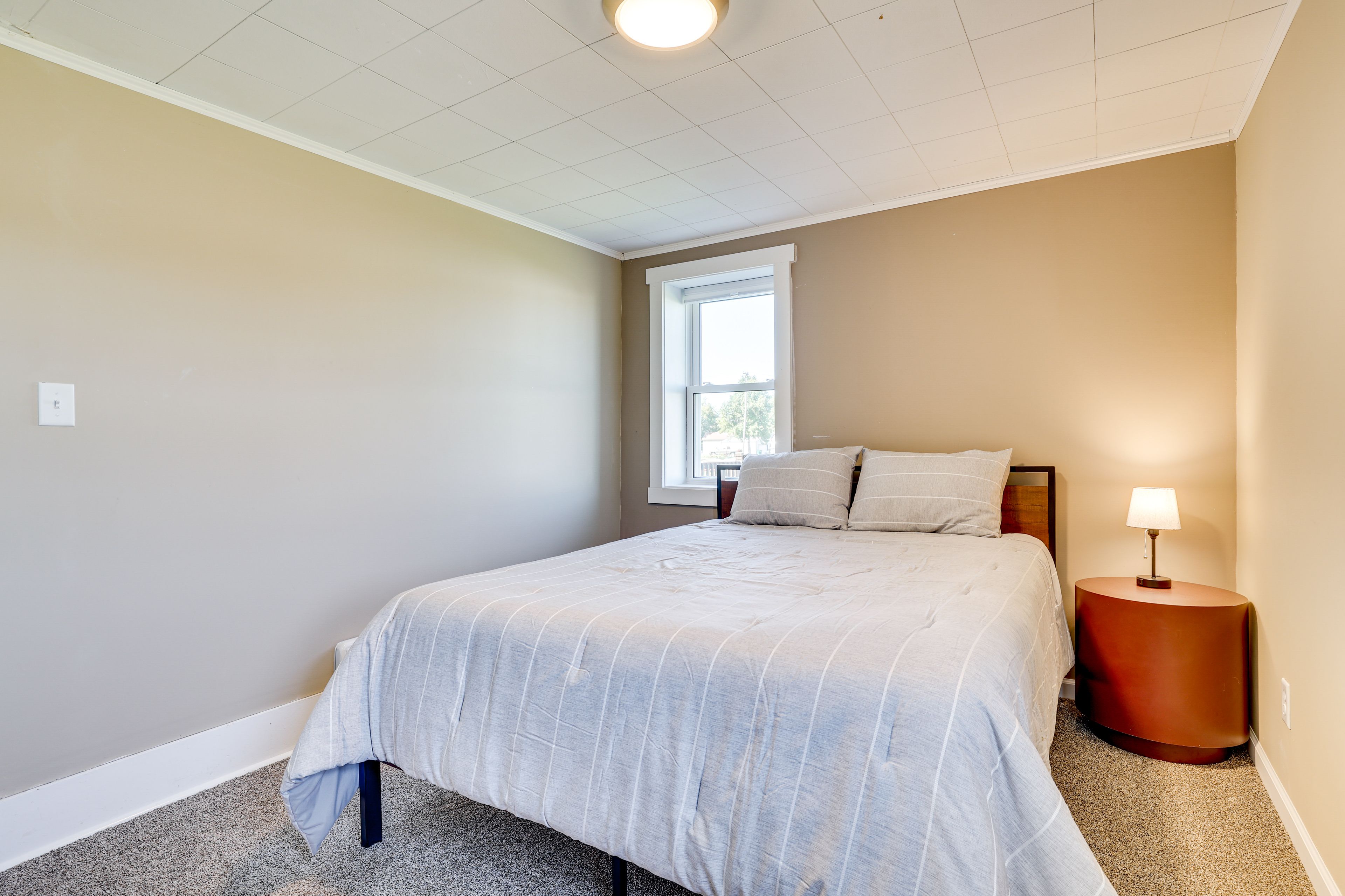 Bedroom 2 | Queen Bed | Smart TV | 1st Floor