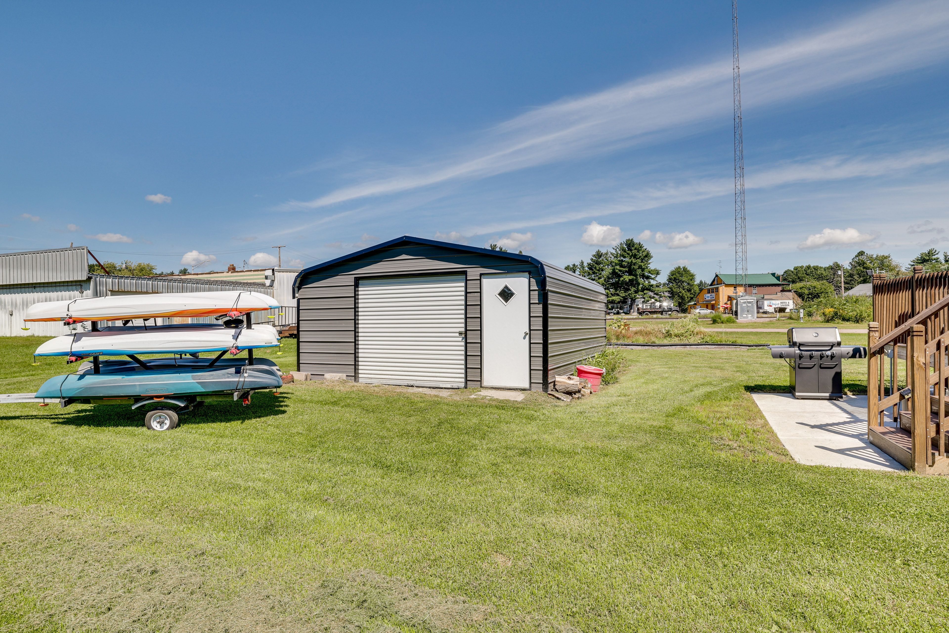 Backyard | Kayaks Provided