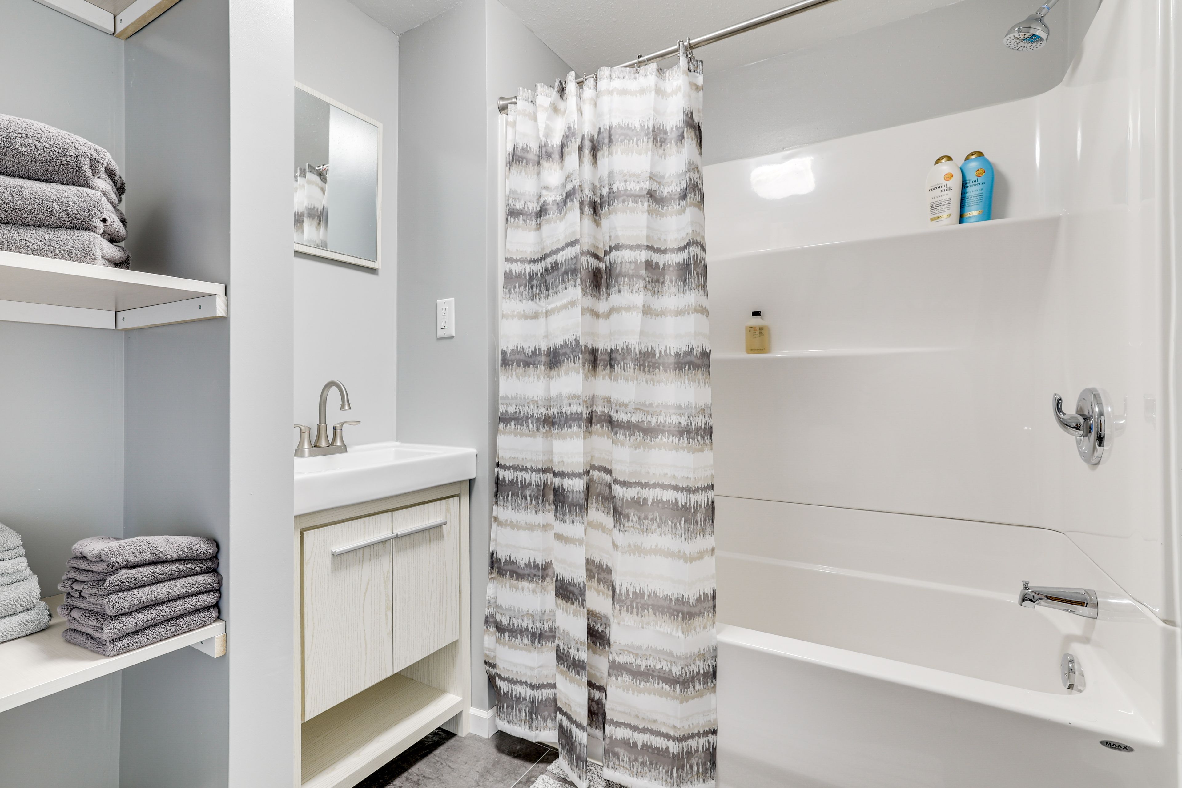 Bathroom | Towels Provided | 1st Floor