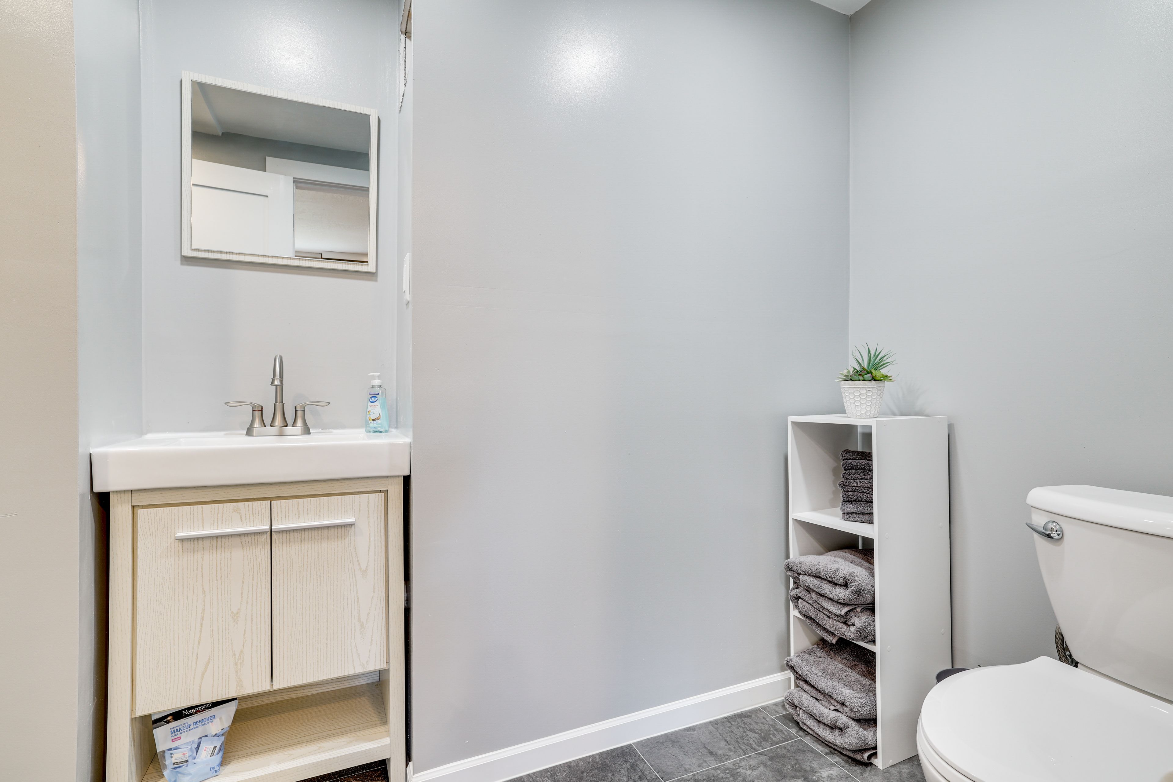 Bathroom | Shower | 1st Floor