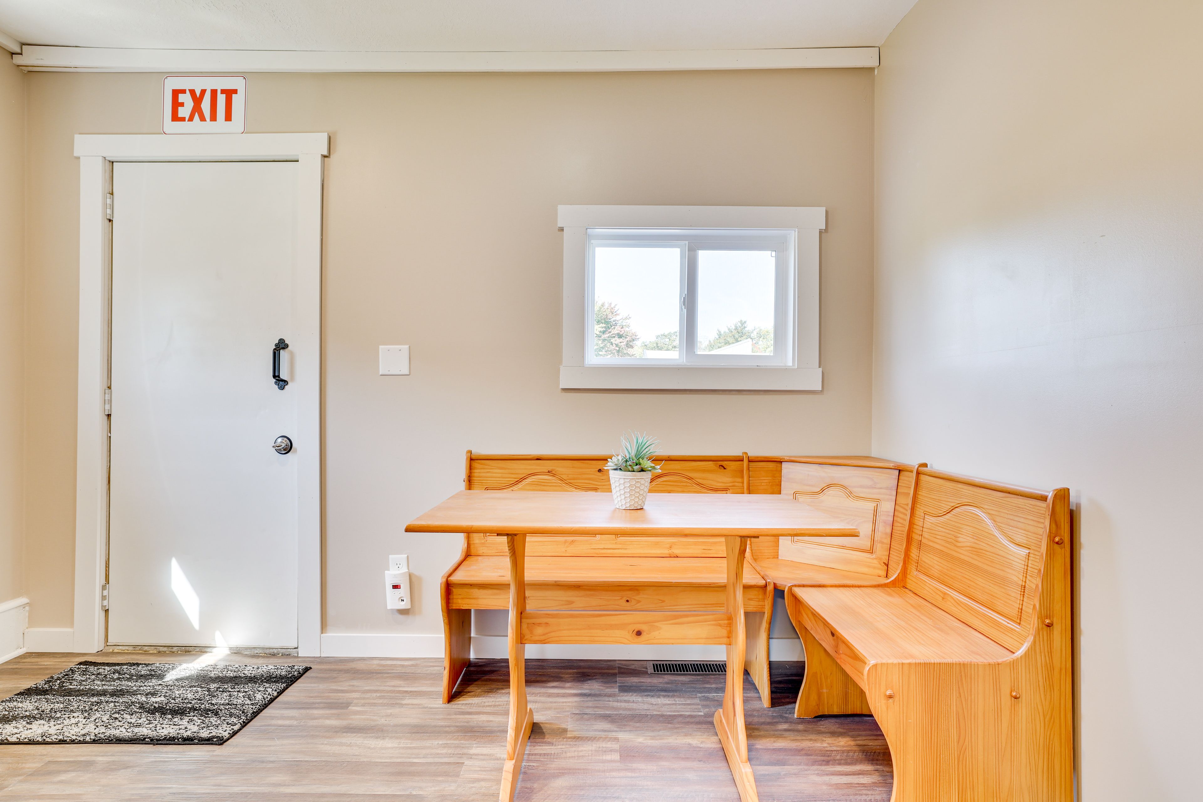 Breakfast Nook | 1st Floor