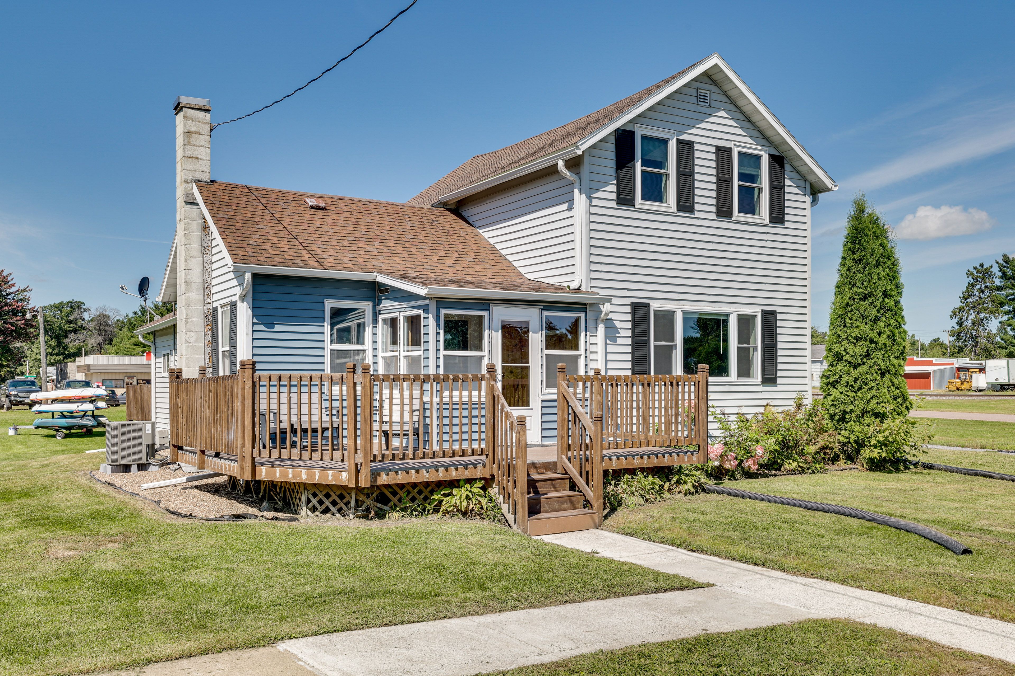 Merrillan Vacation Rental | 3BR | 2BA | 1,600 Sq Ft | 5 Steps to Access