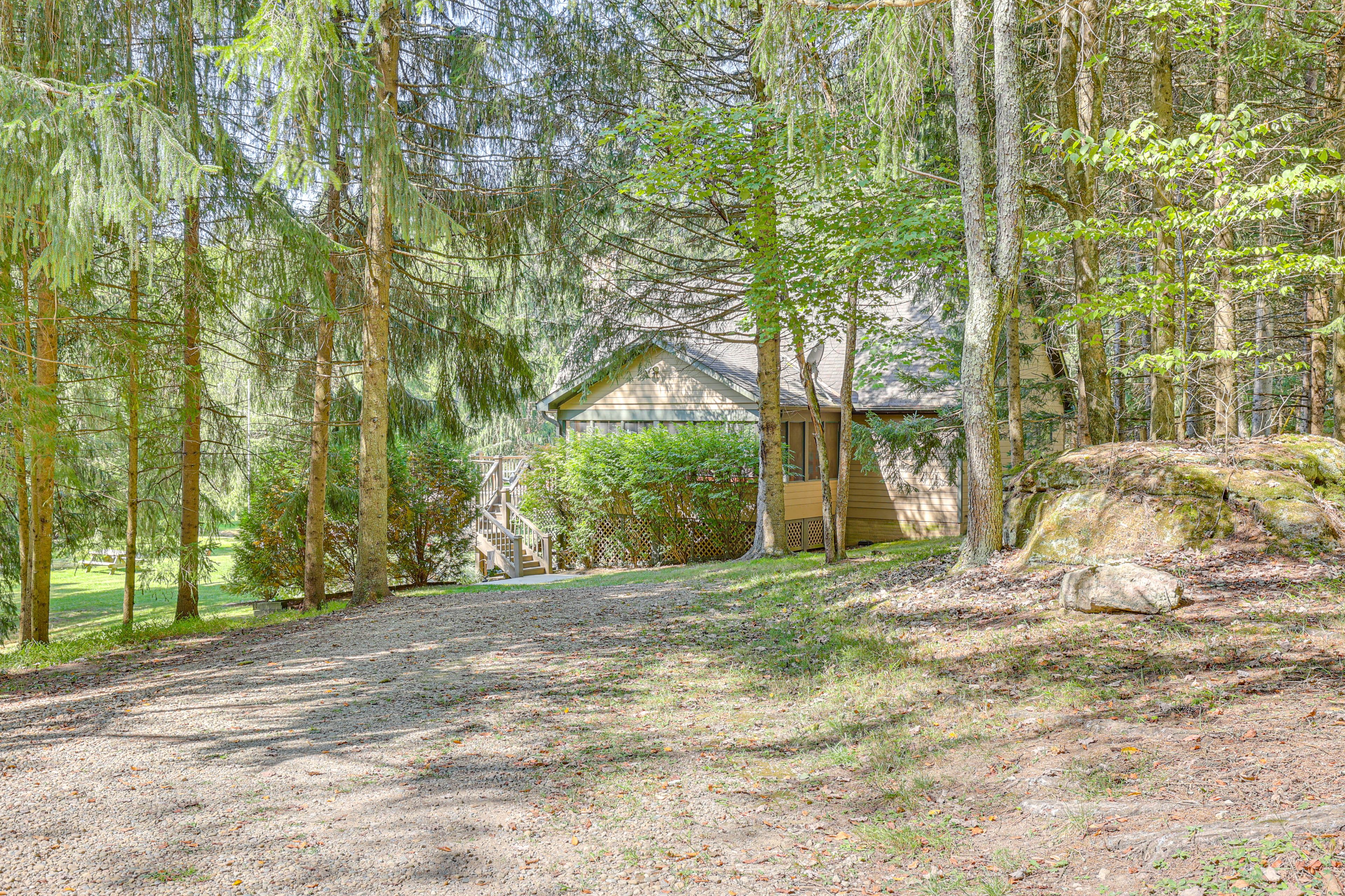 Parking | Shared Driveway (6 Vehicles)