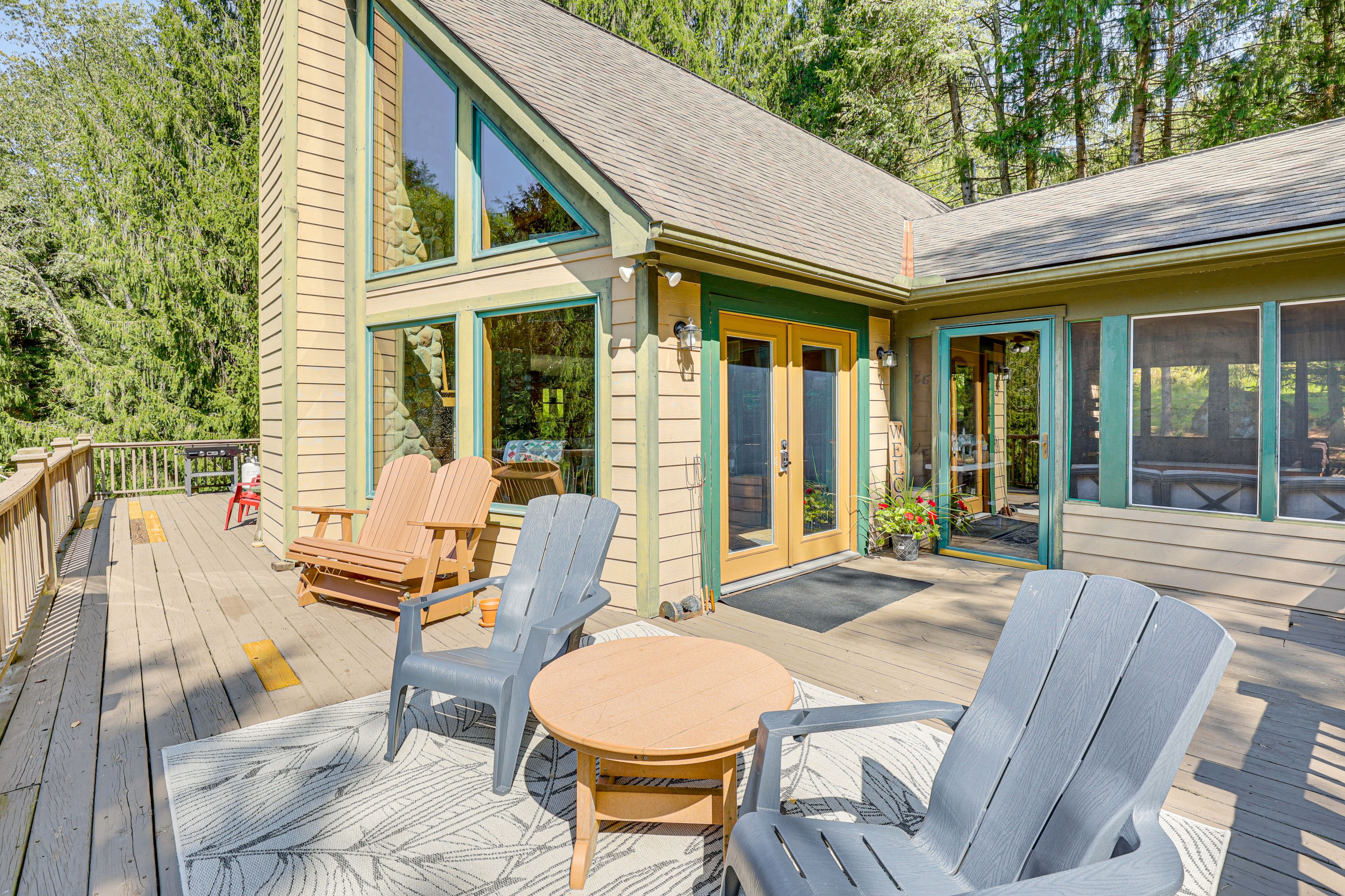 Furnished Deck | Gas Grill