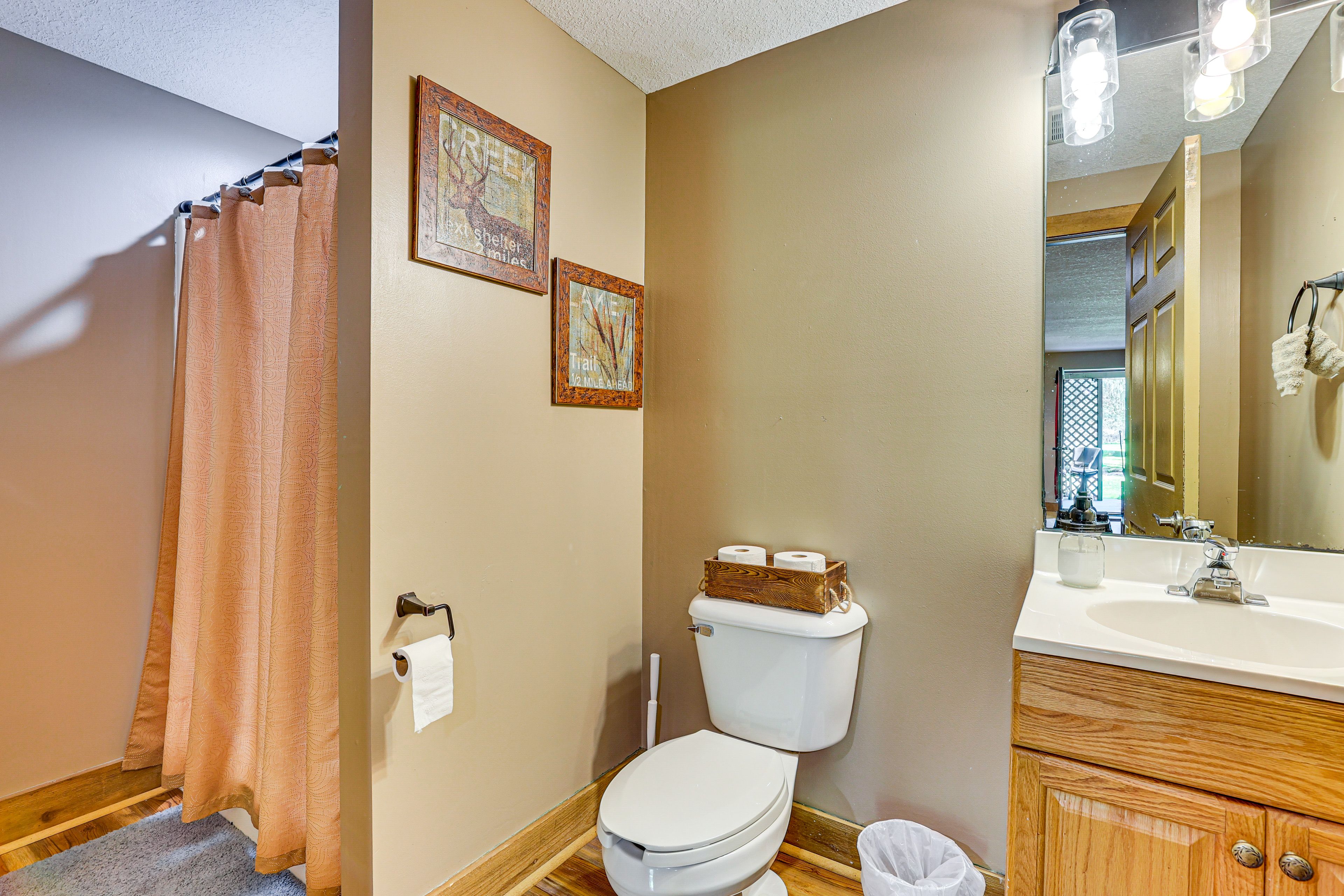 En-Suite Bathroom | Lower Floor