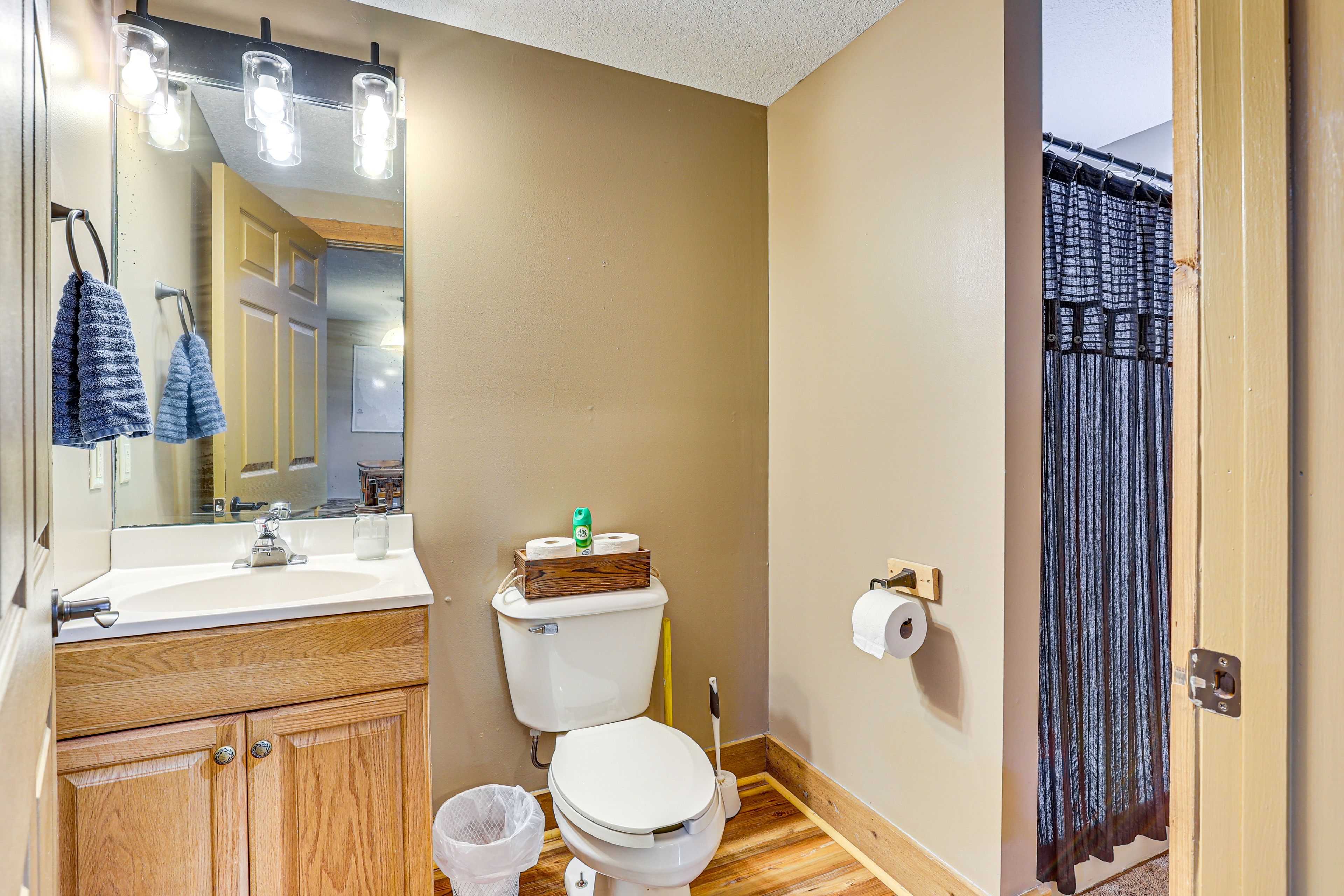 En-Suite Bathroom | Lower Floor