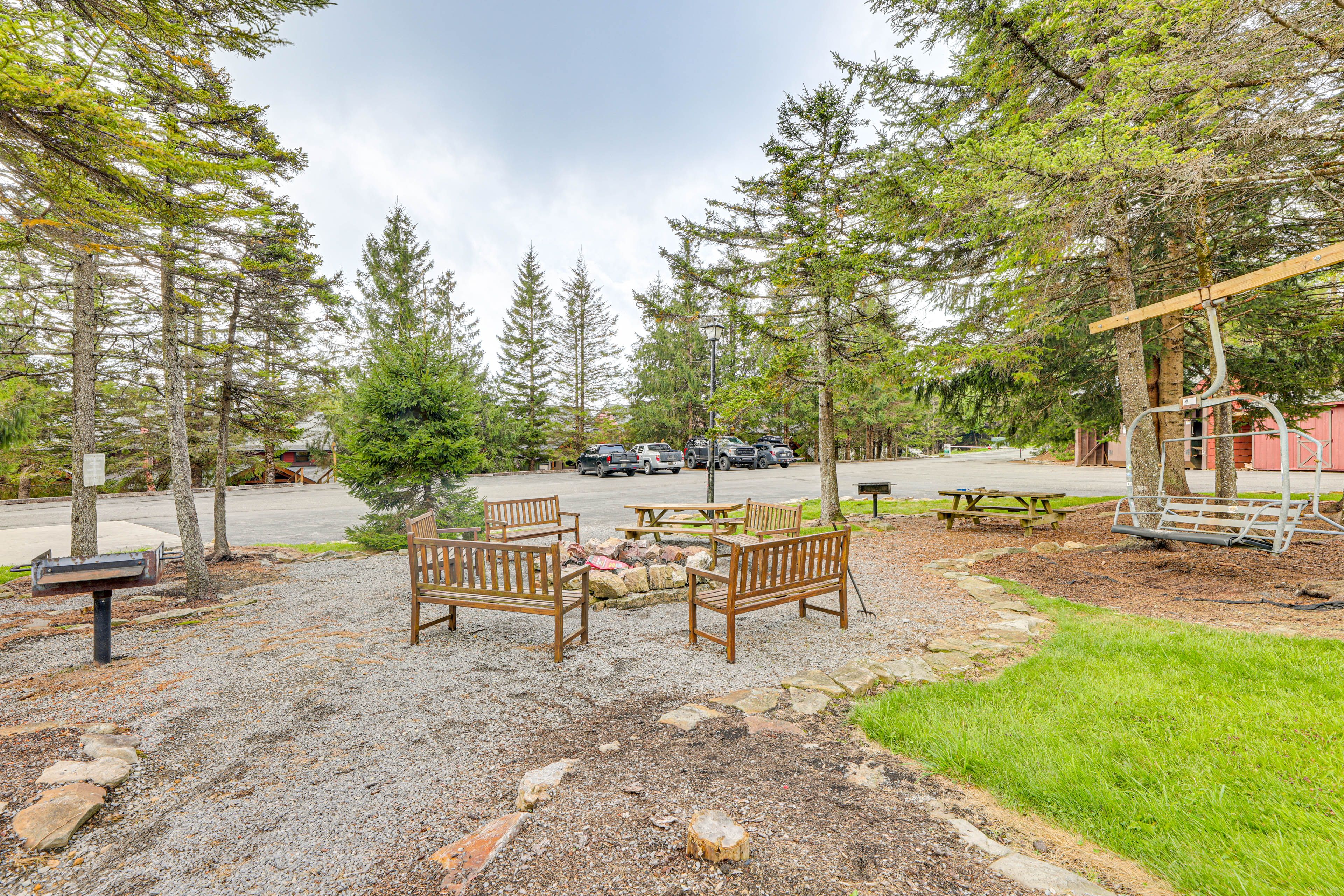 Community Amenities | Wood-Burning Fire Pit | Grilling & Picnic Area