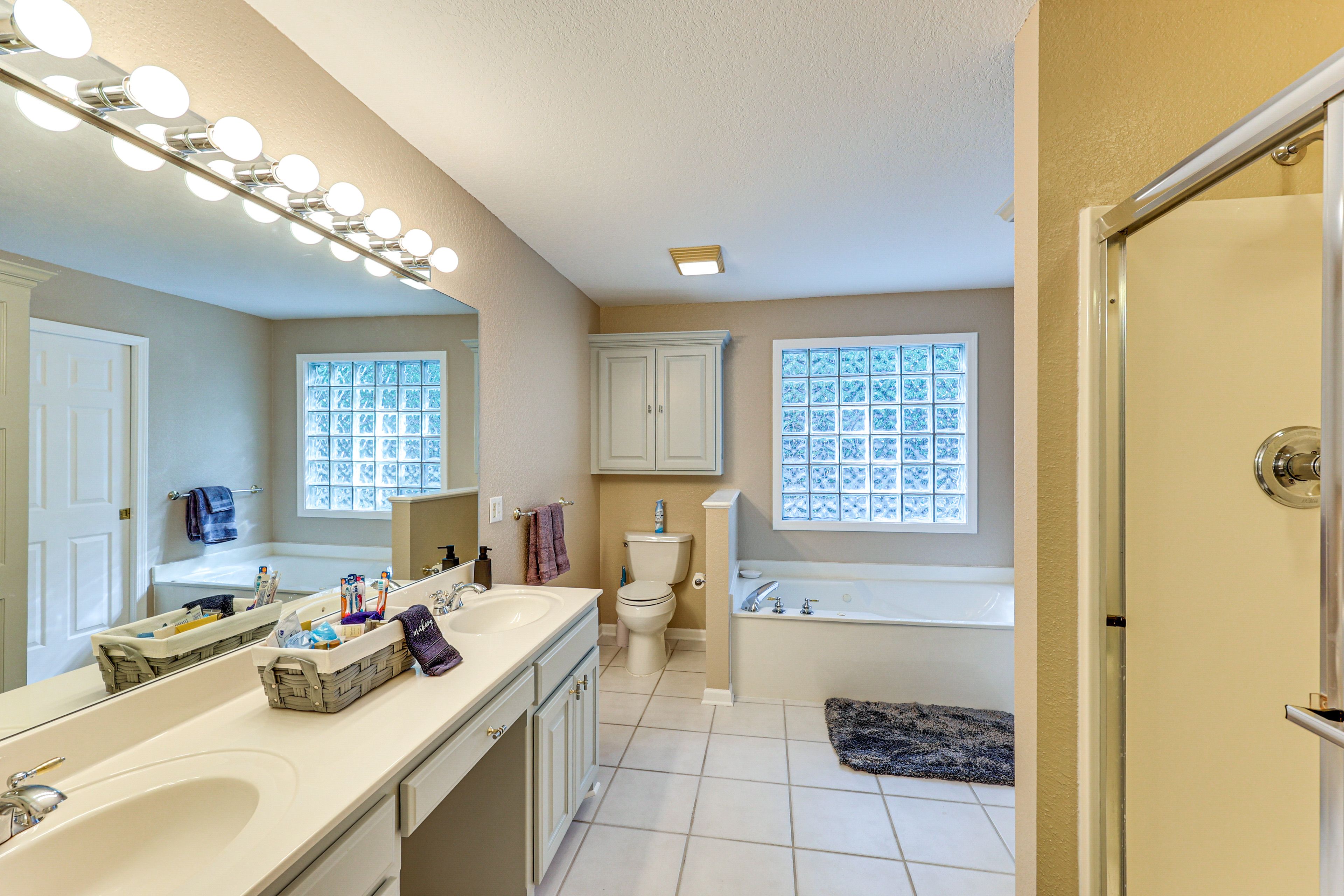 En-Suite Bathroom | Soaking Tub | Shower | Complimentary Toiletries