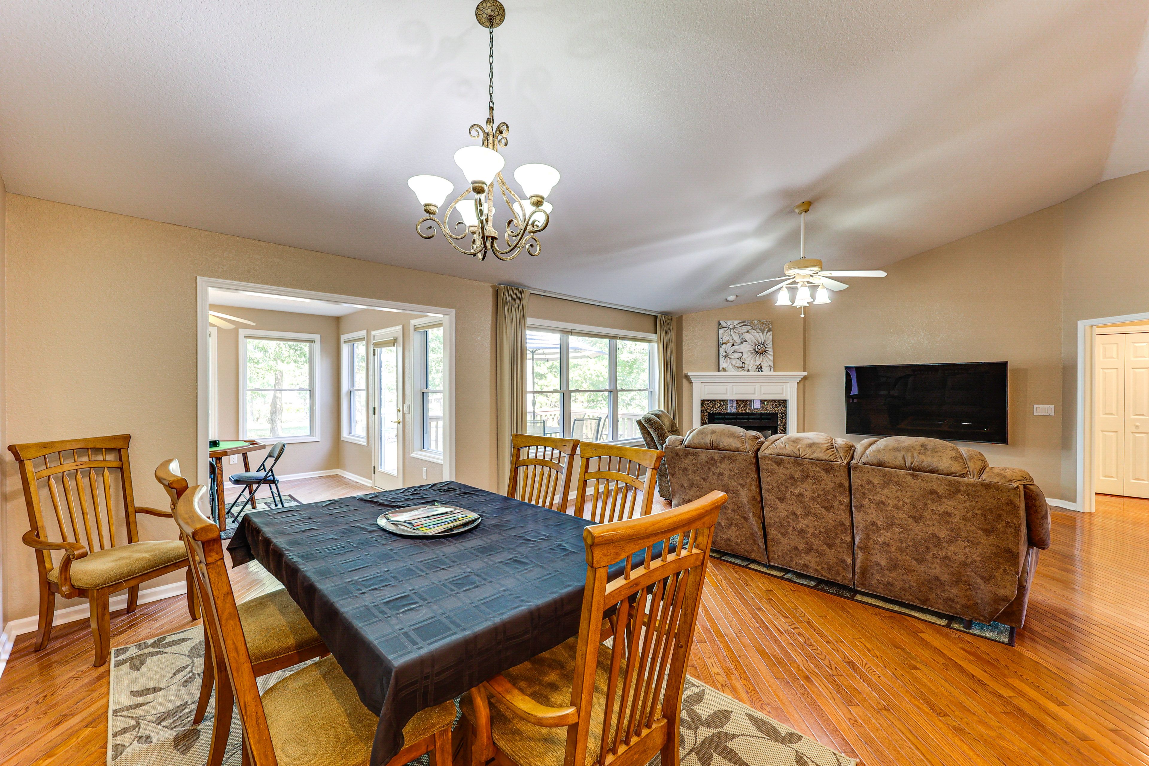 Dining Area | Dishes & Flatware Provided