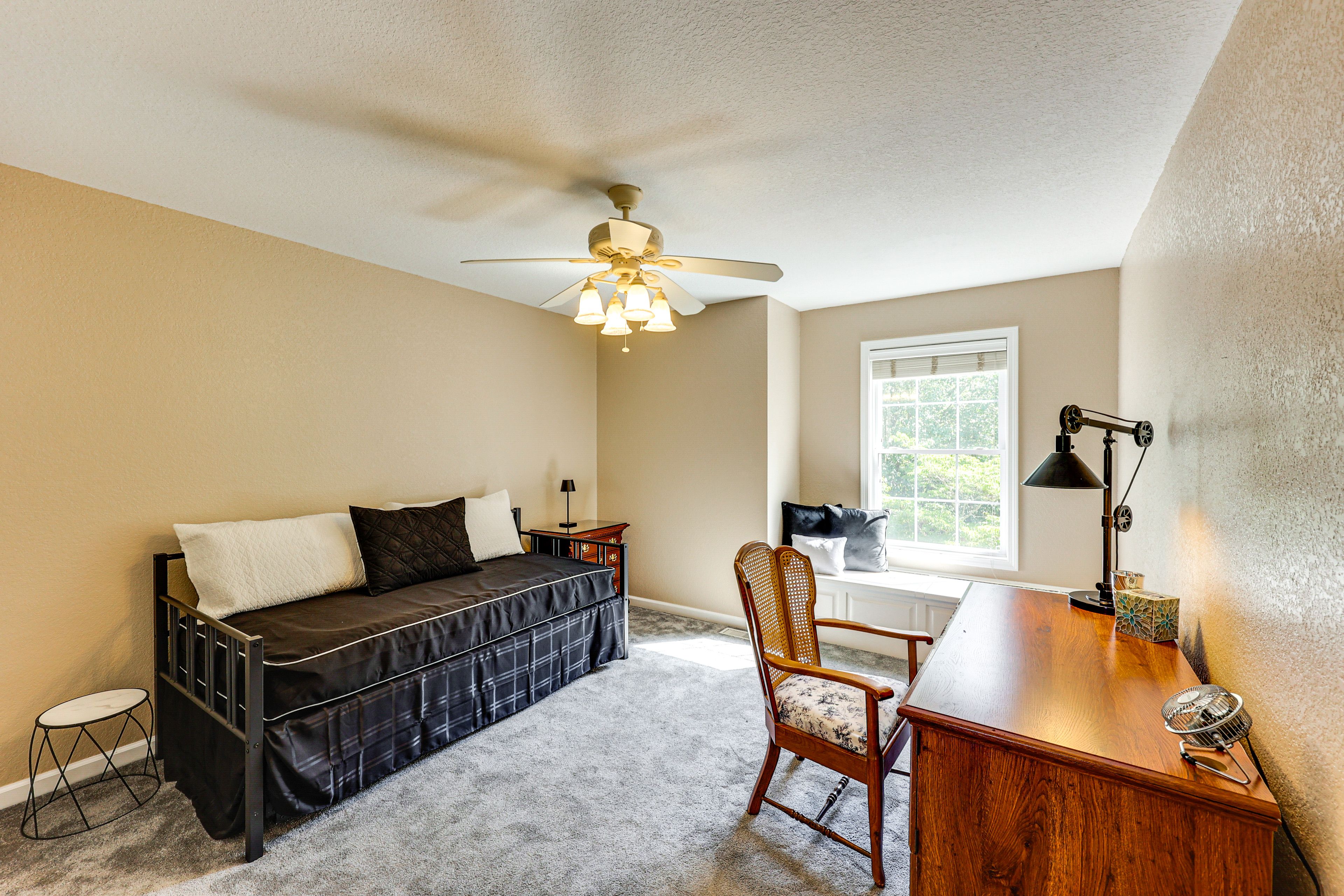 Bedroom 3 | Twin Daybed w/ Twin Trundle (Converts to King) | Desk | Window Seat