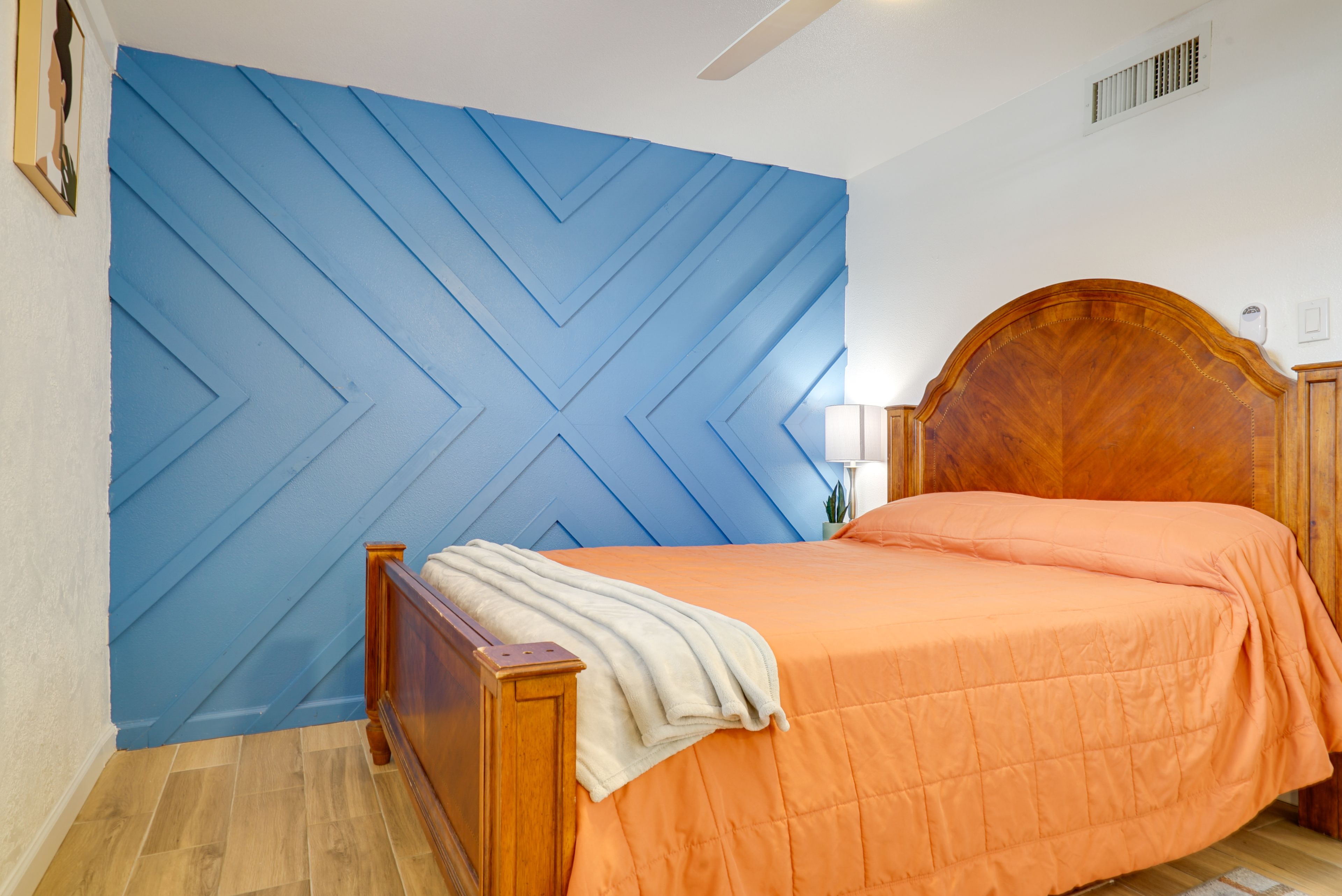 Bedroom 1 | Queen Bed