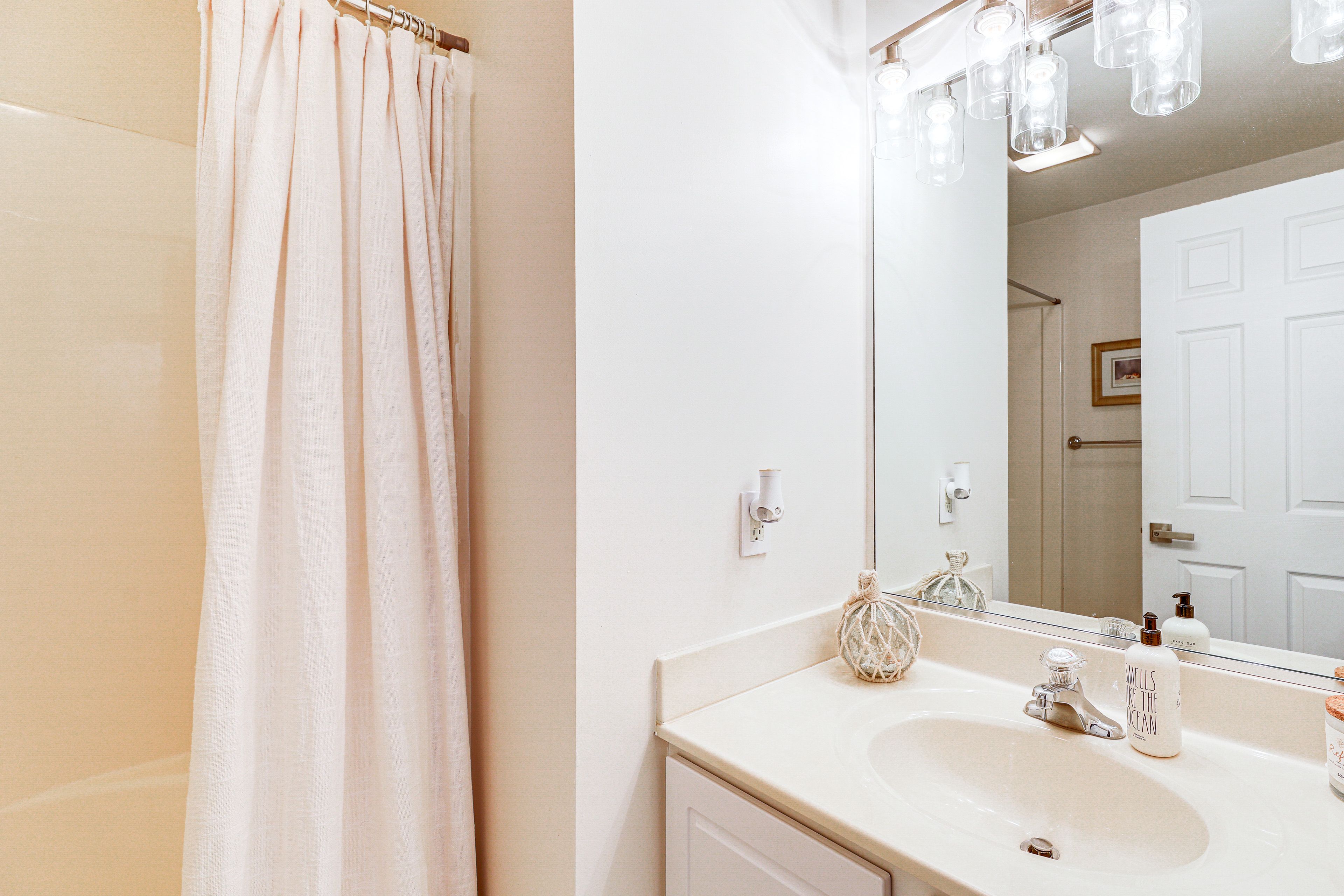 Bathroom | 2nd Floor