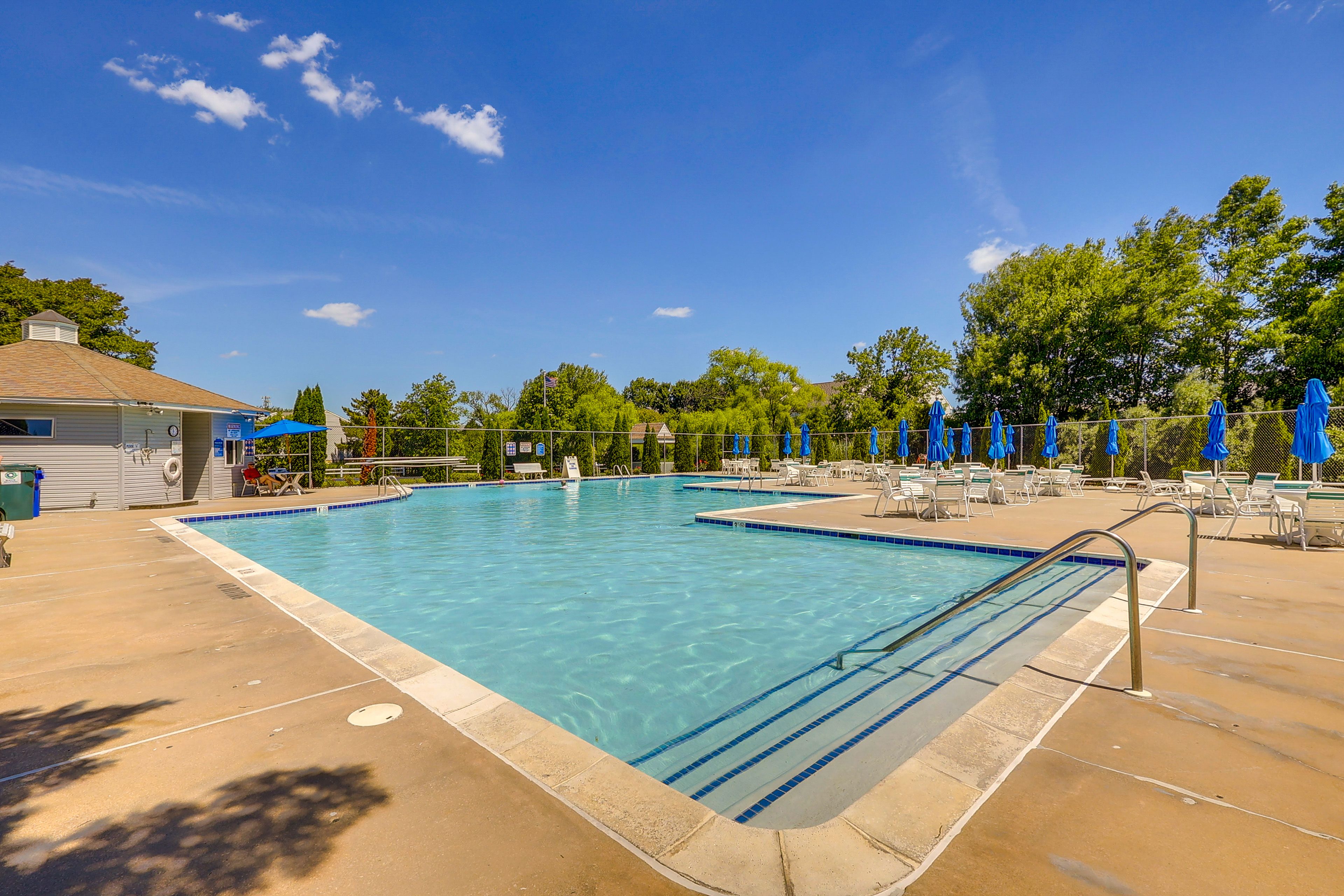 Bethany Meadows | Community Amenities | Outdoor Pool