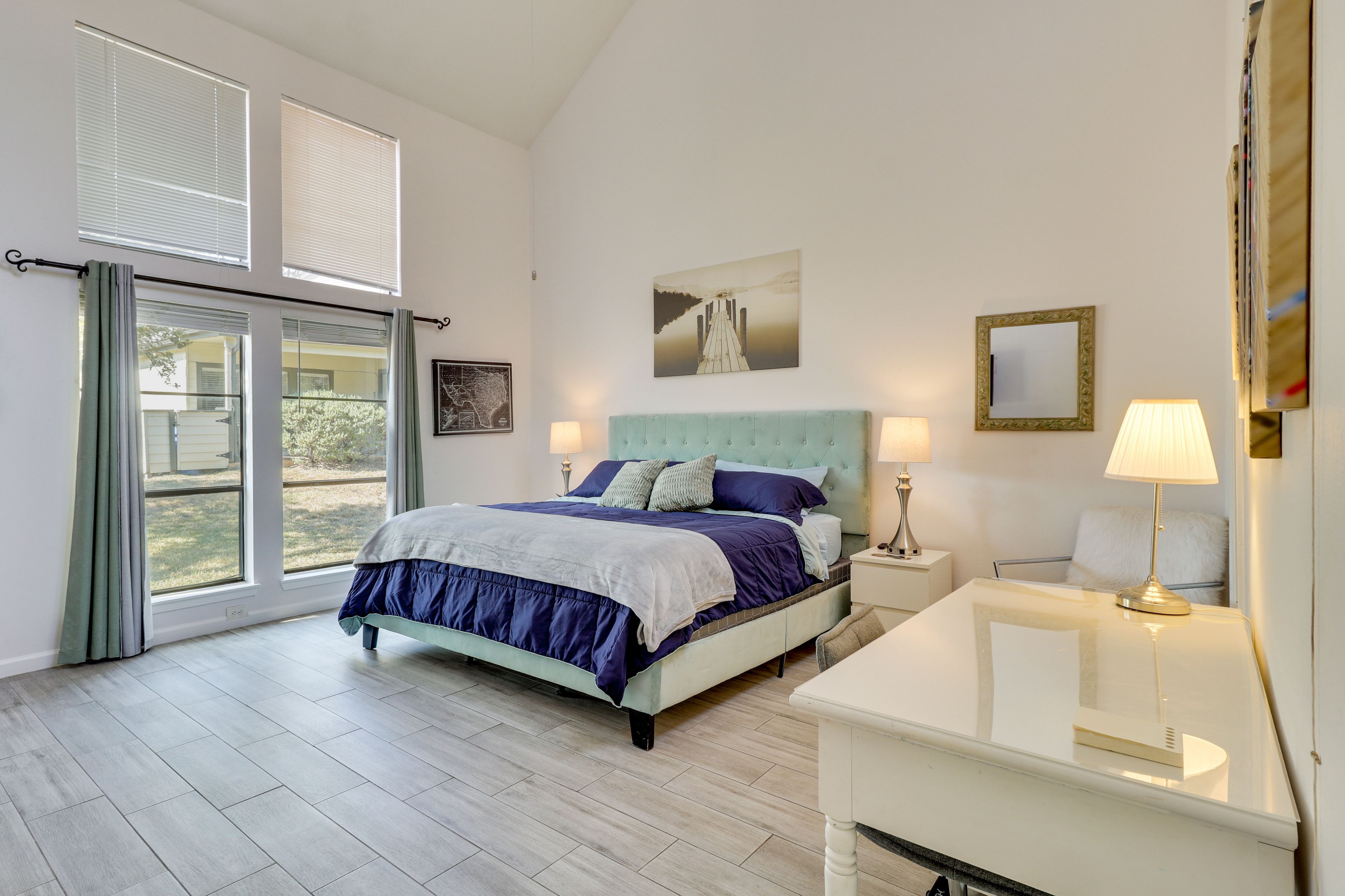 Bedroom 1 | King Bed