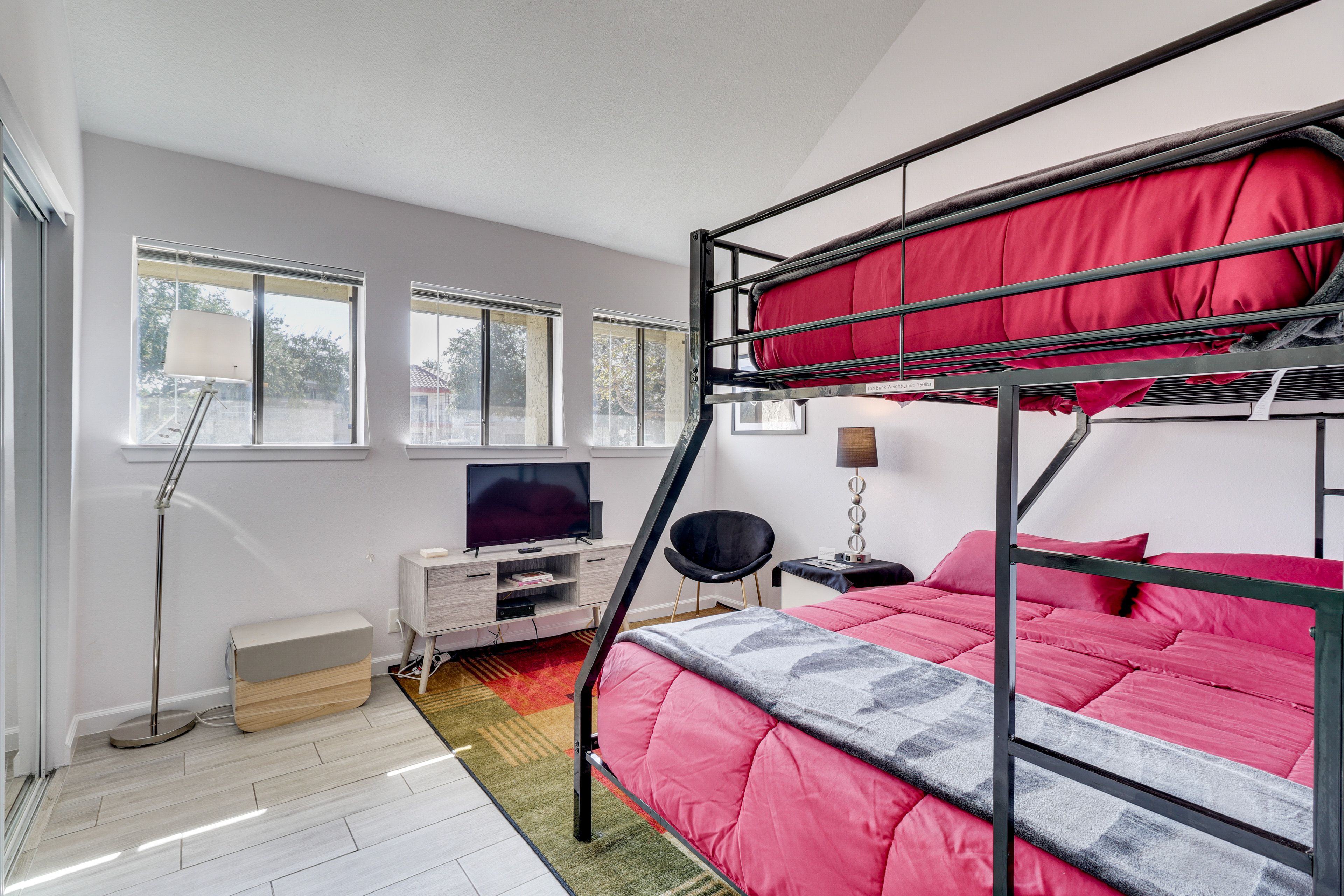 Bedroom 3 | Twin/Queen Bunk Bed (150lb Weight Limit on Top Bunk)