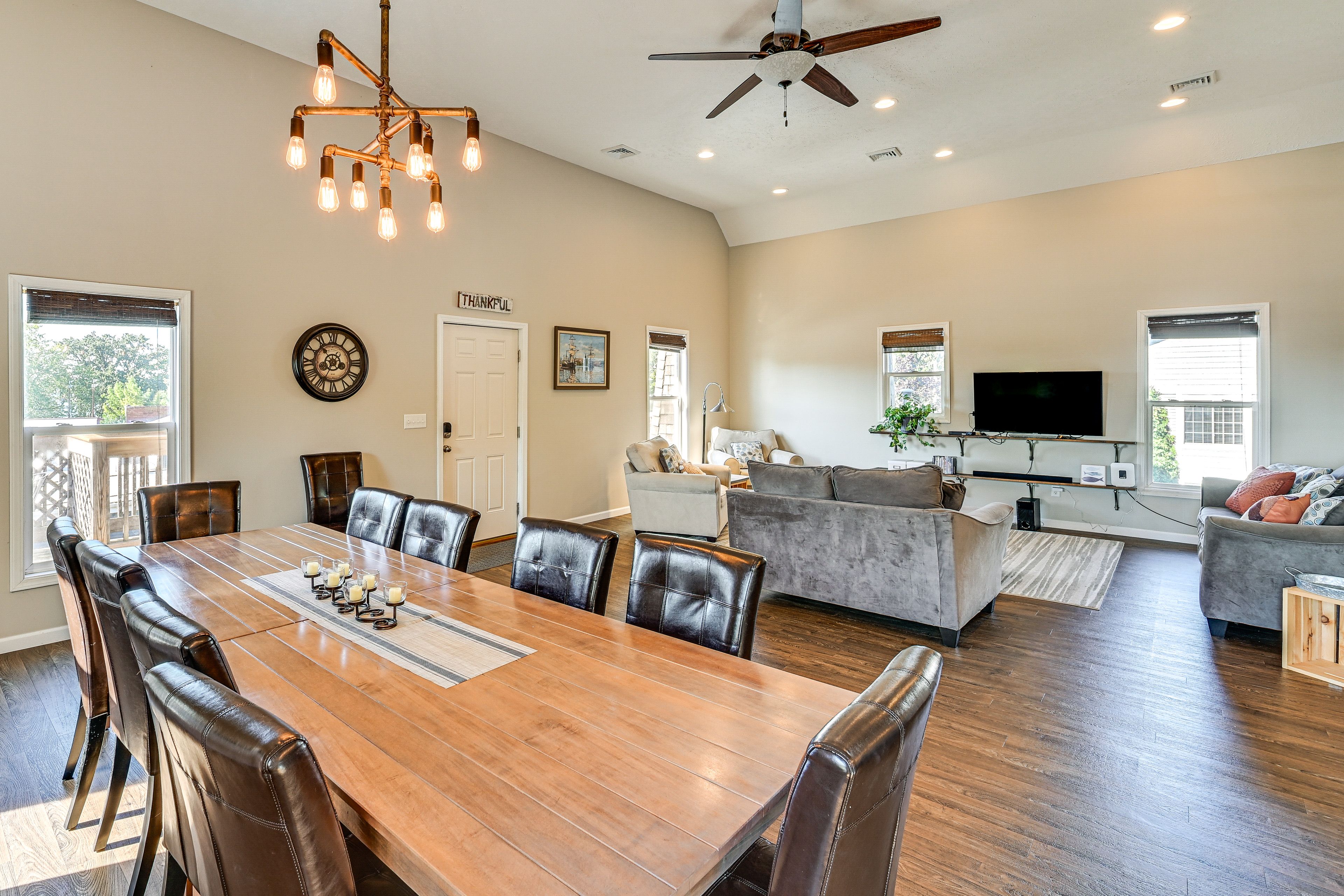 Dining Area | Dishware/Flatware Provided