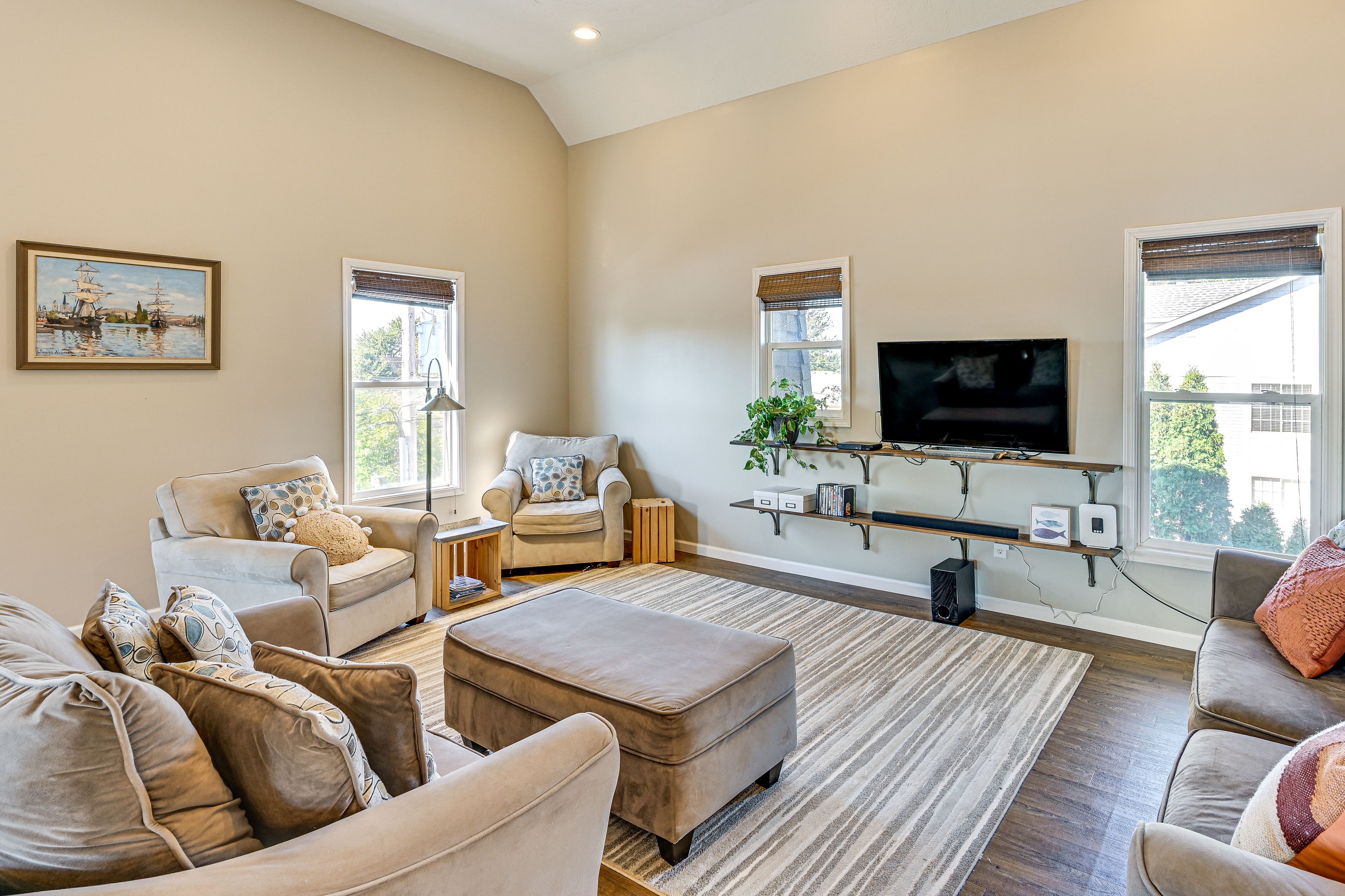 Living Room | Smart TV | DVD Player