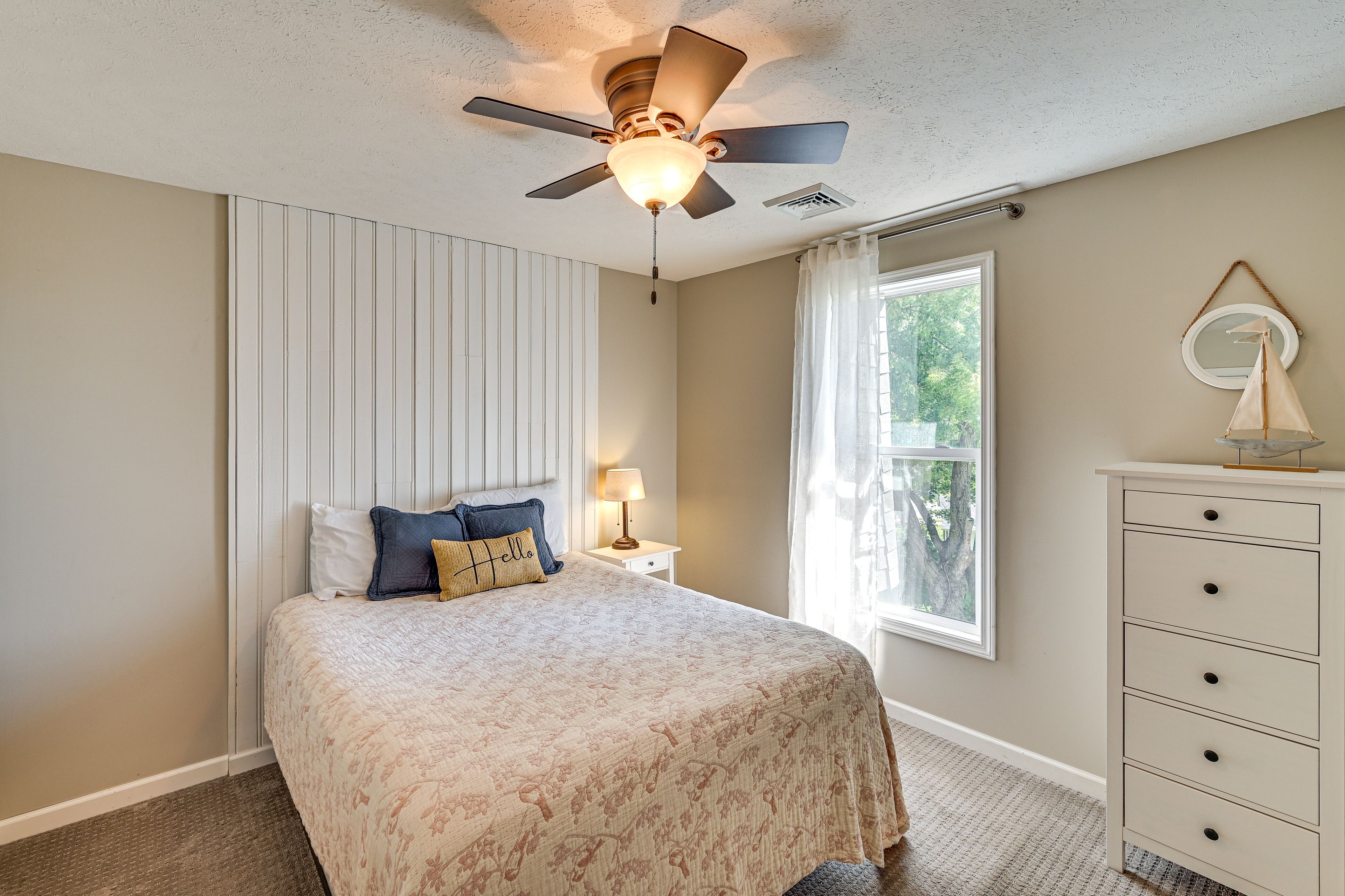 Bedroom 2 | Queen Bed