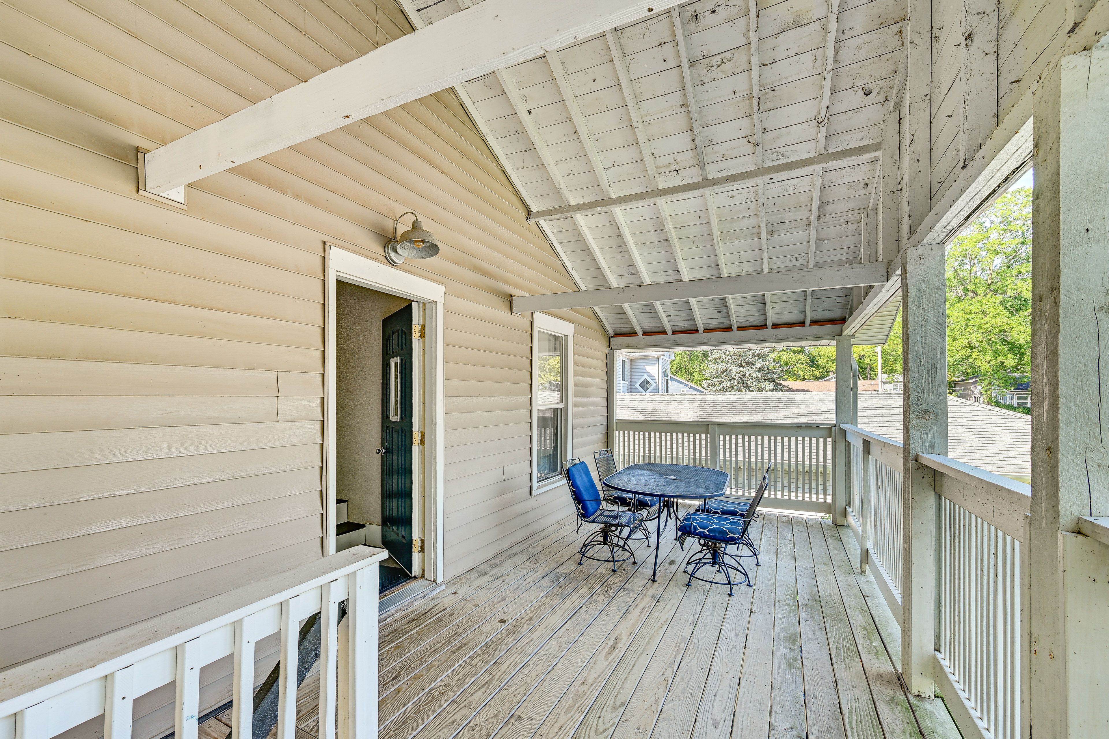 Shared Deck | Dining Area