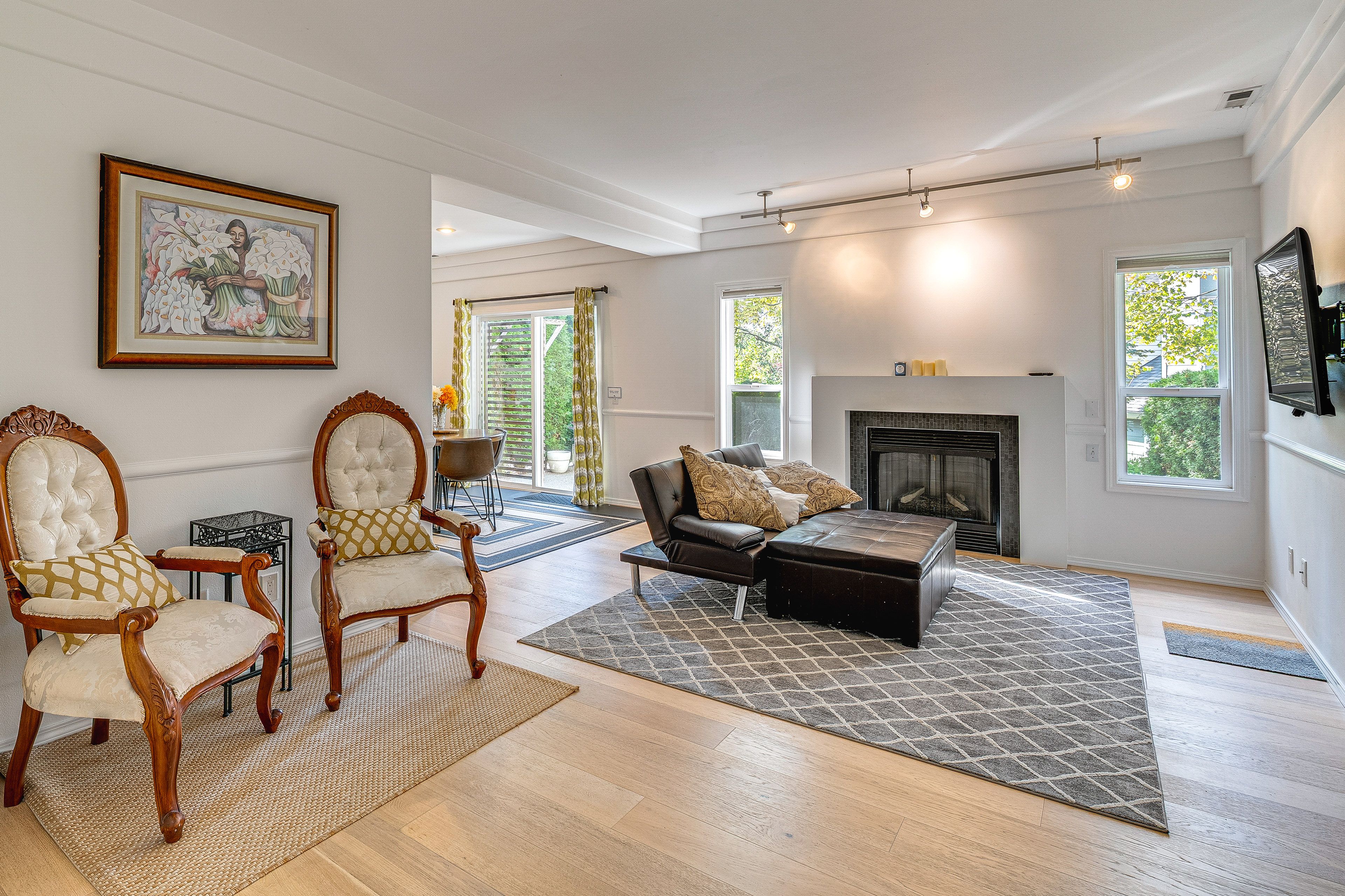 Living Room | Free WiFi | Central Heating | Smart TV | 1st Floor