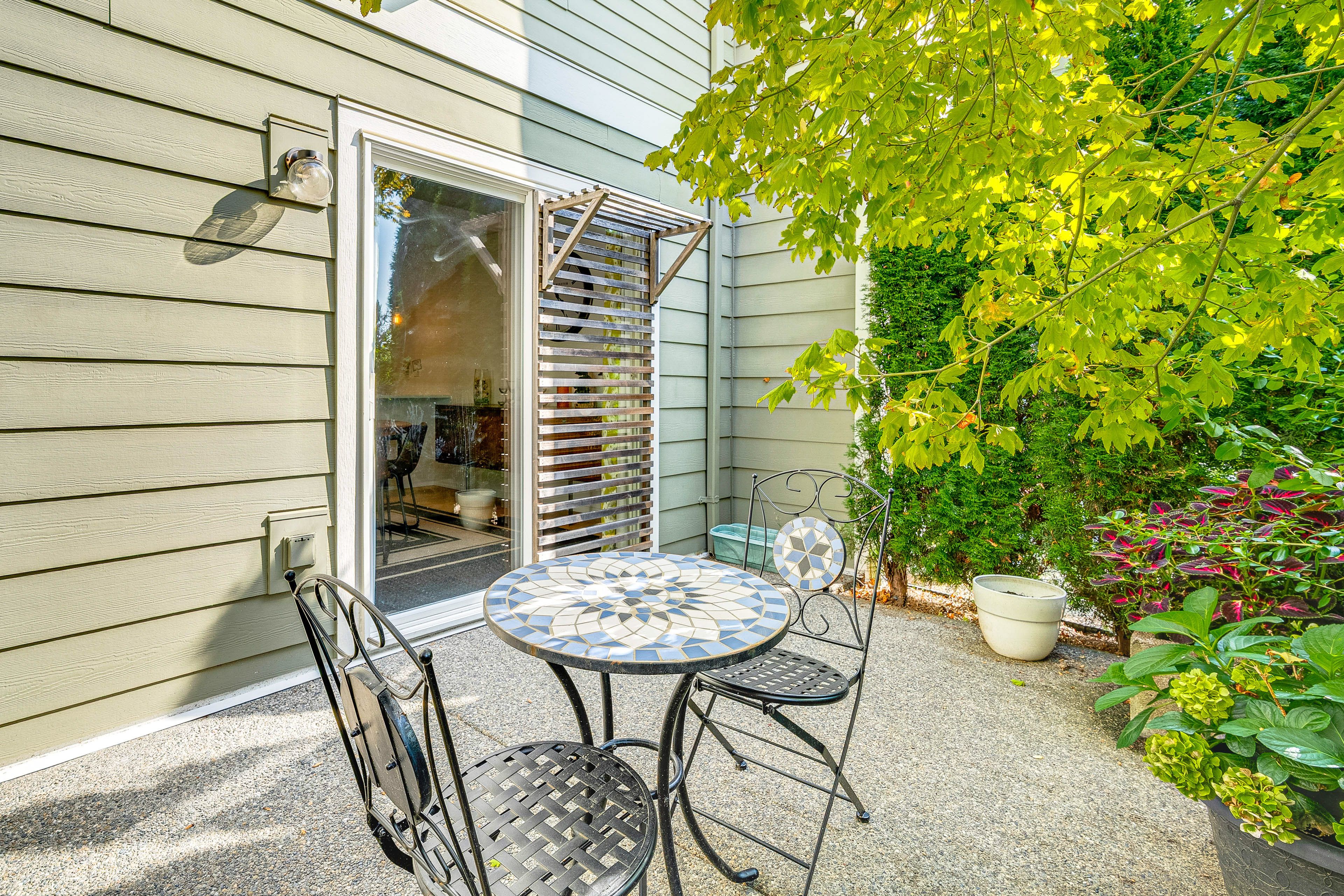 Private Yard | Patio