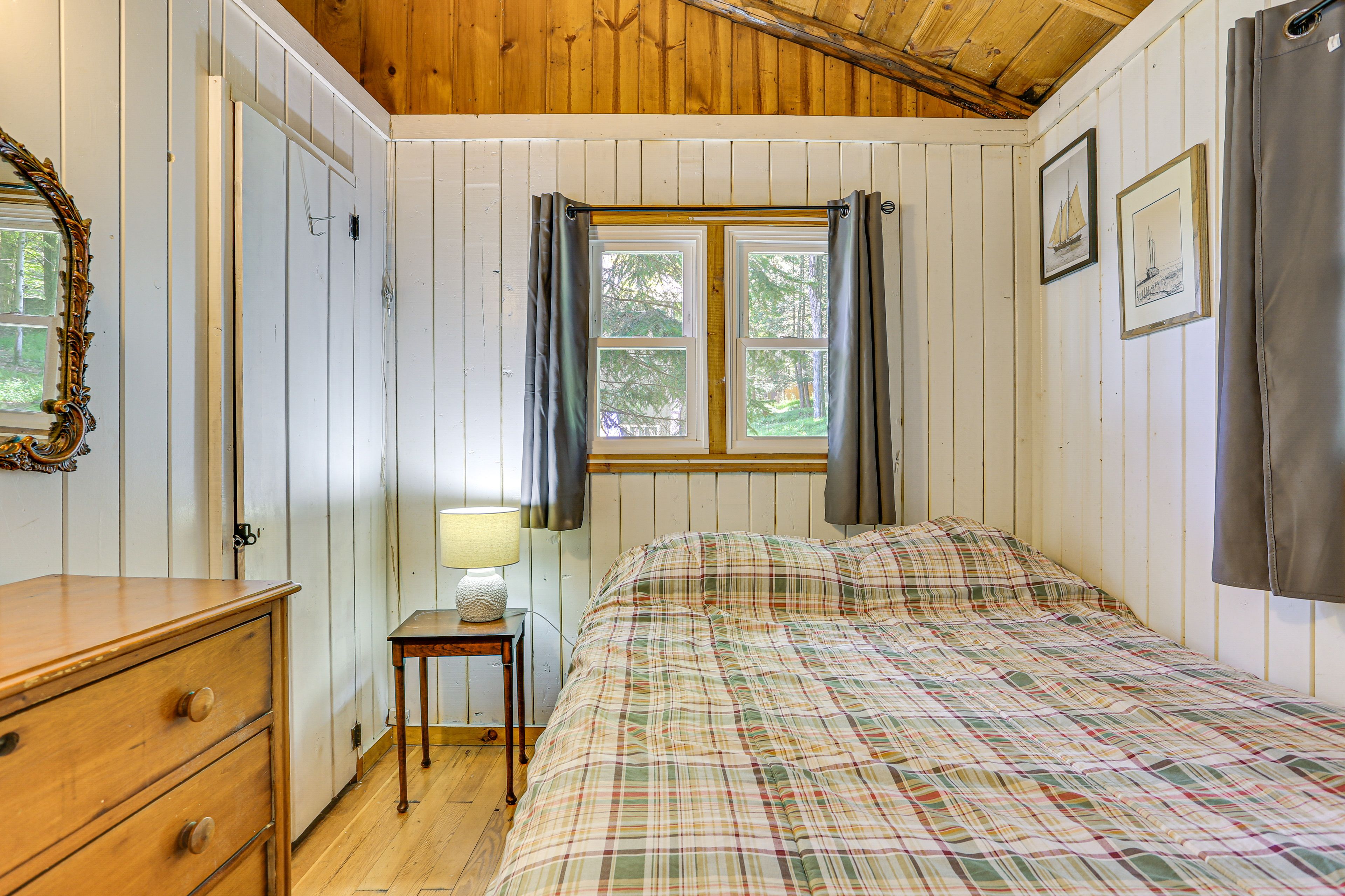 Bedroom 2 | Queen Bed | Washer/Dryer