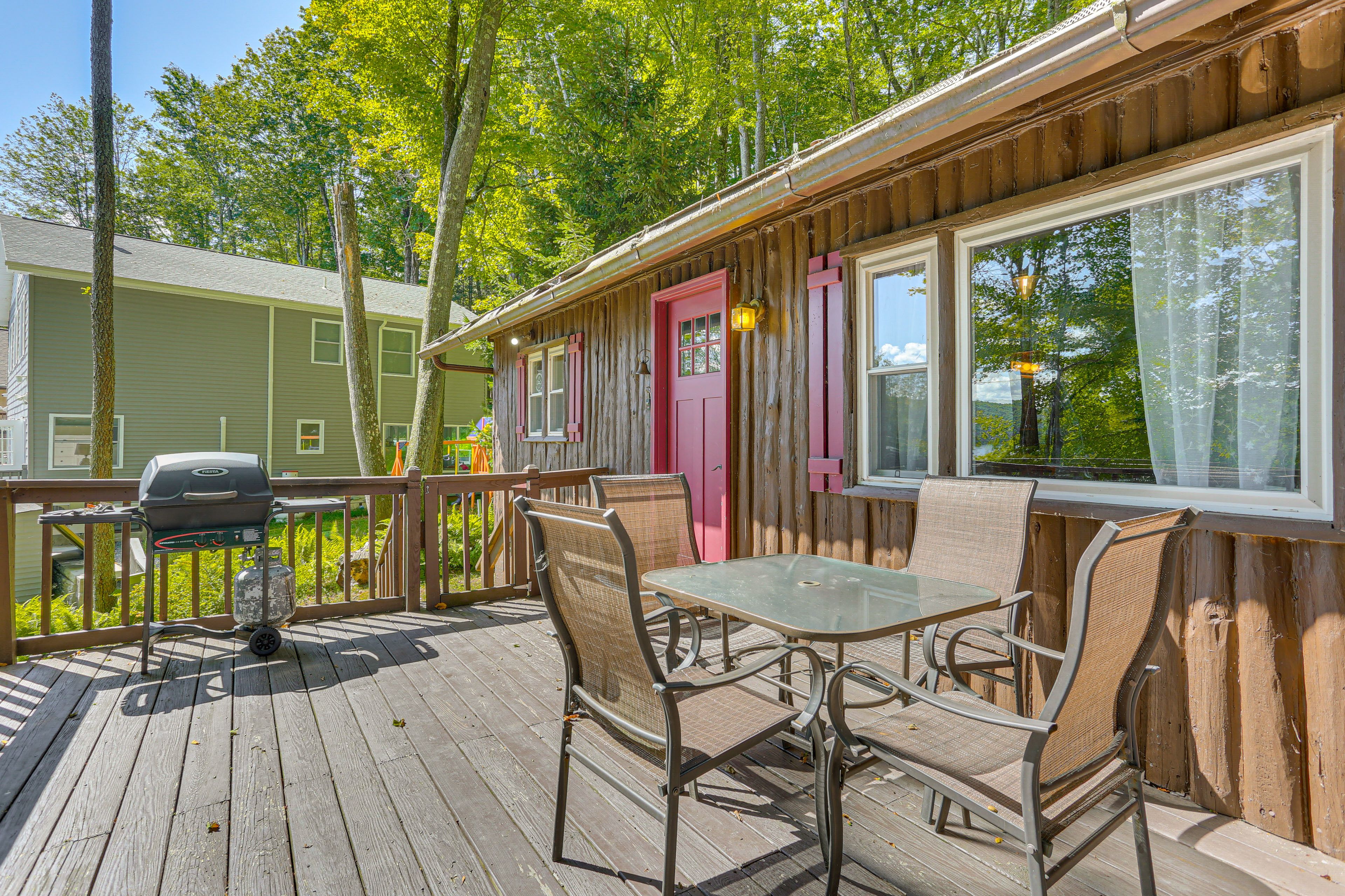 Deck | Outdoor Dining Area | Gas Grill | Charcoal Grill