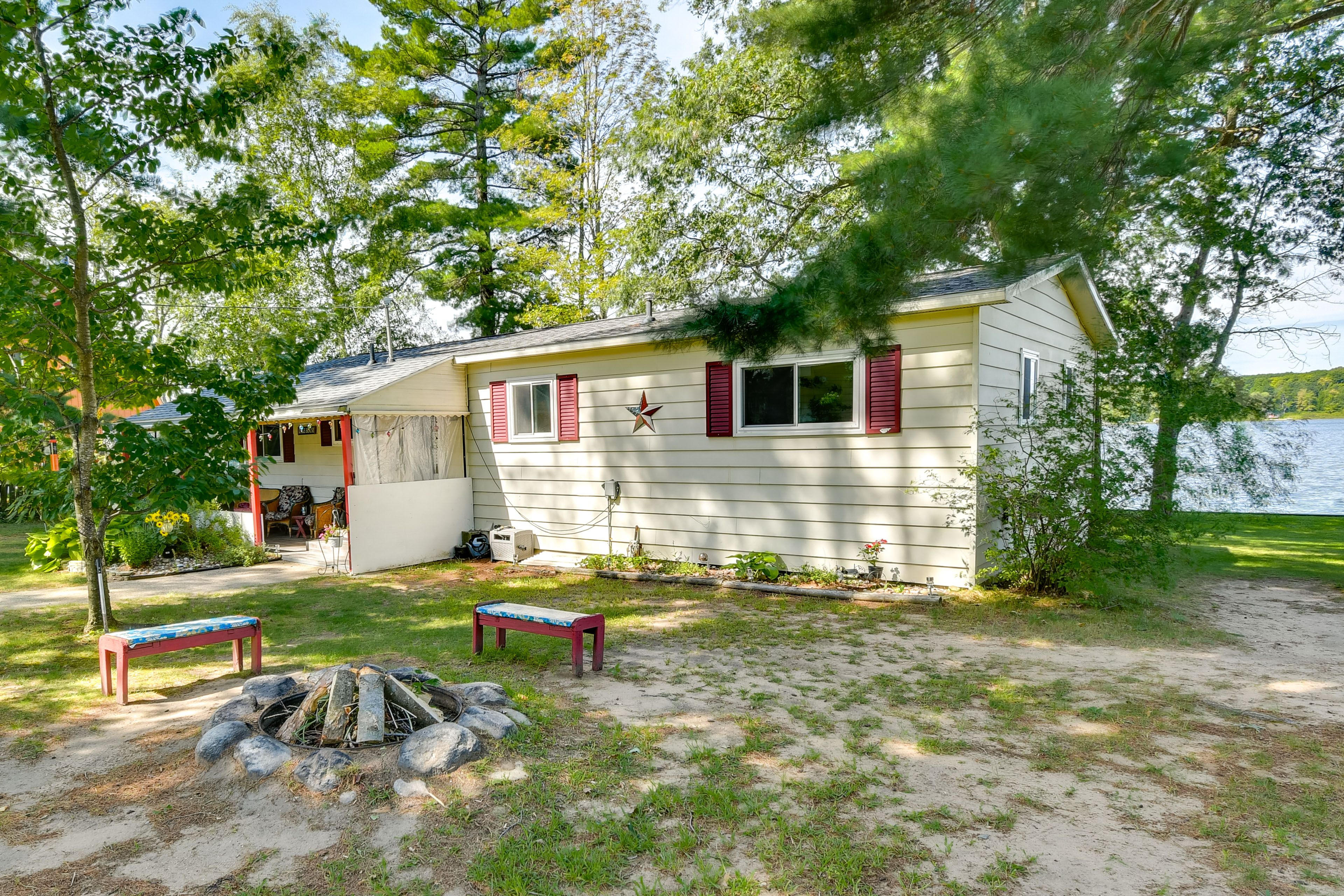 Wood-Burning Fire Pit | Gas Grill (Propane Provided) | Kayaks | Pedal Boat