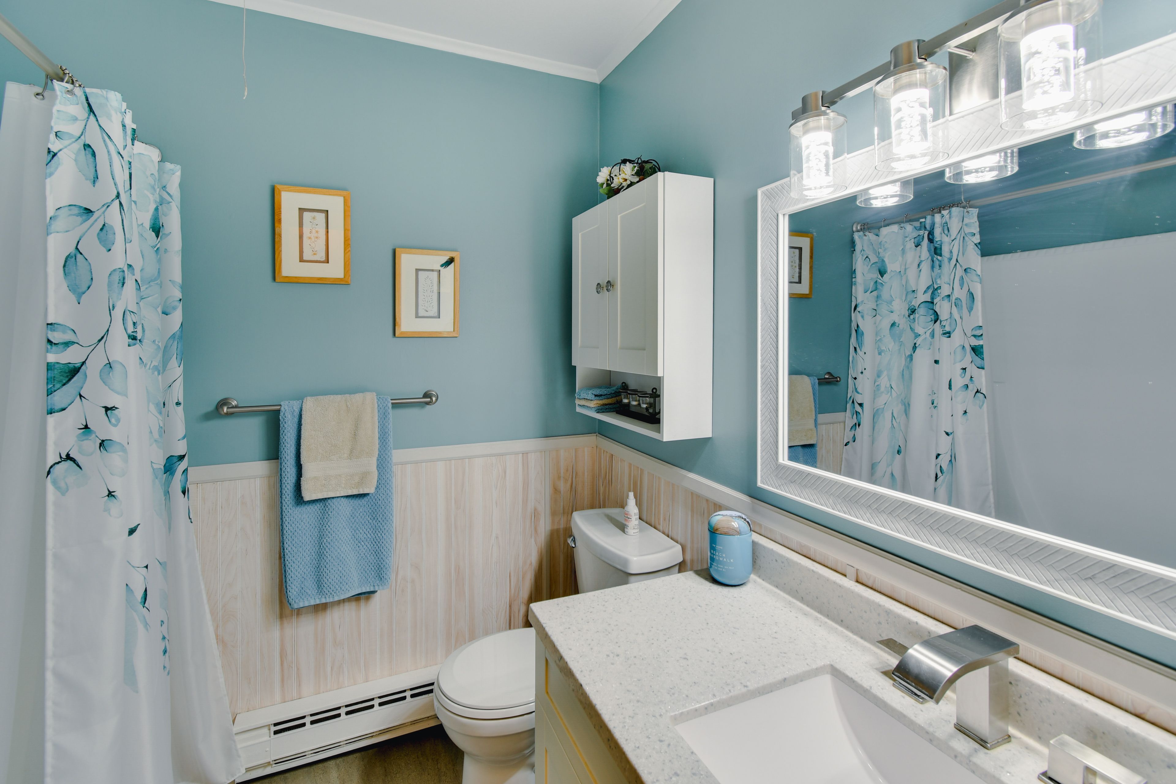 Full Bathroom | Towels Provided | Complimentary Toiletries