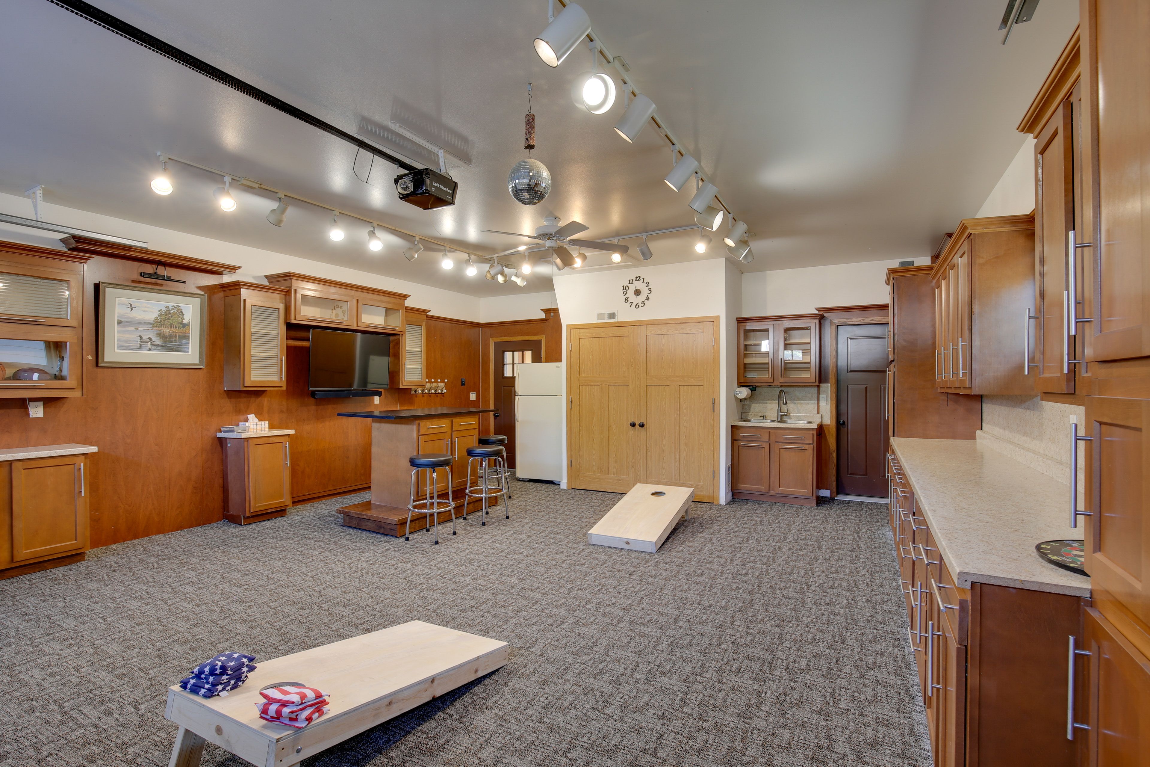 Garage | Bar | Dartboard