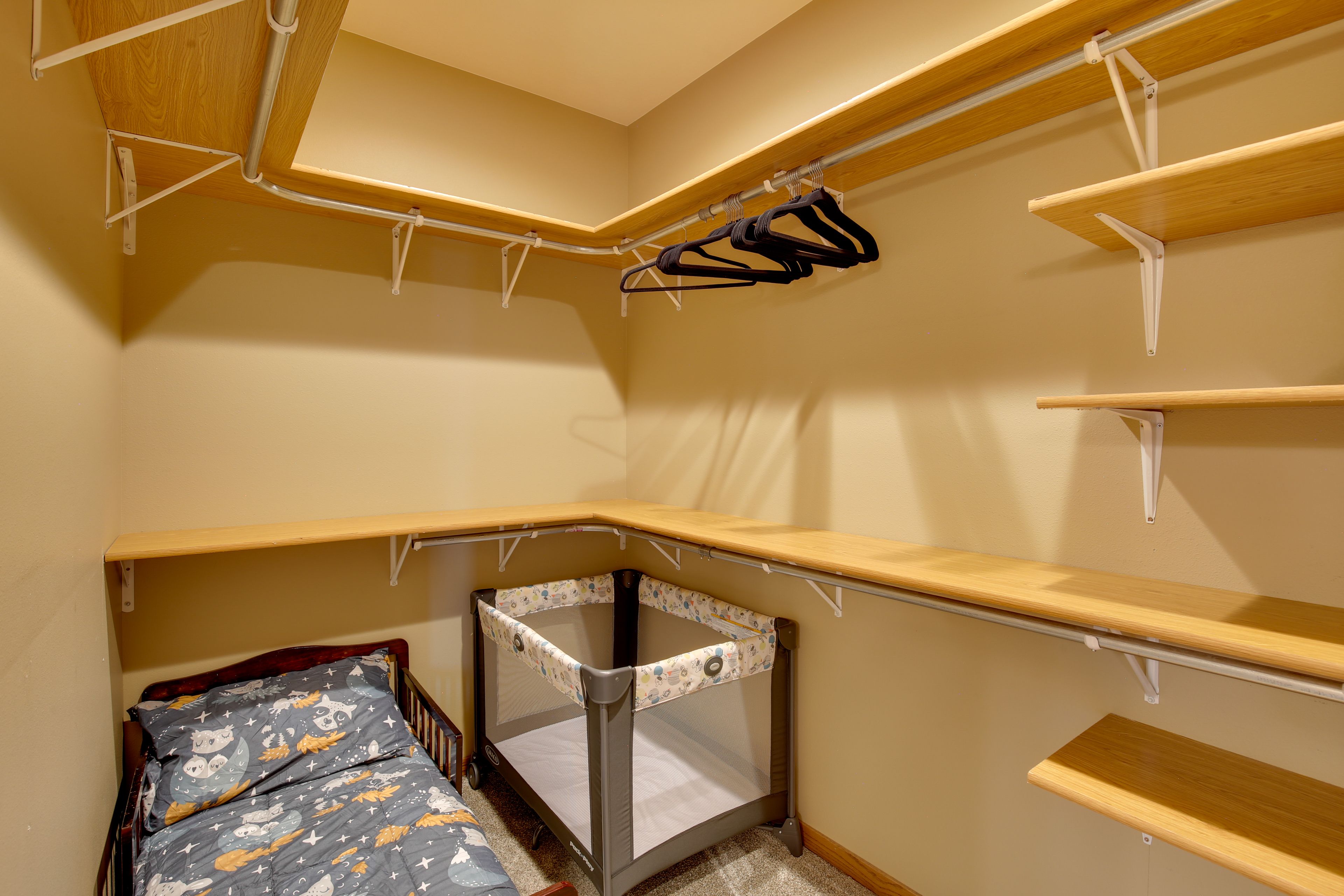 Walk-In Closet | Toddler Bed | Portable Crib