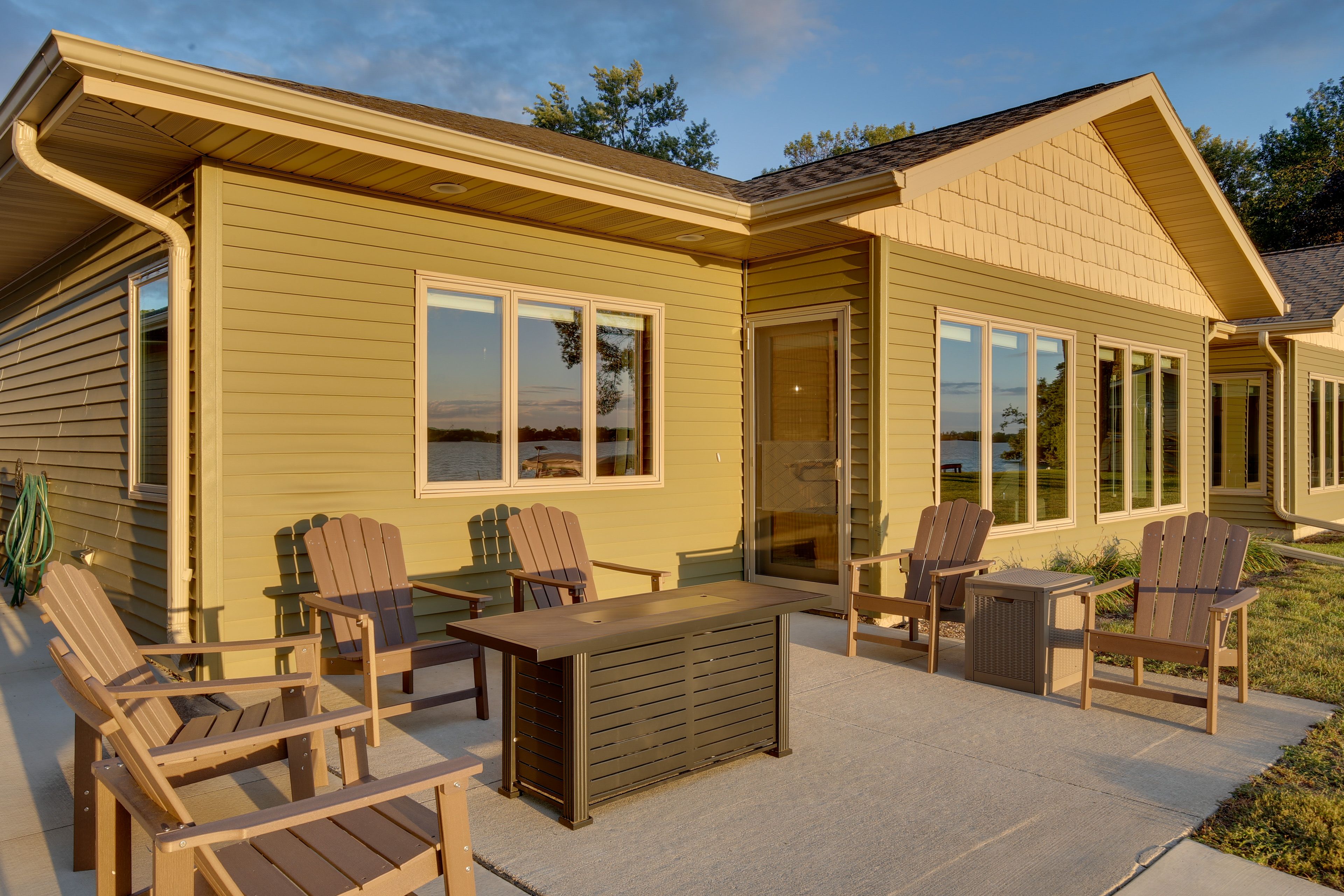 Private Patio | Fire Pit Table | Lake View