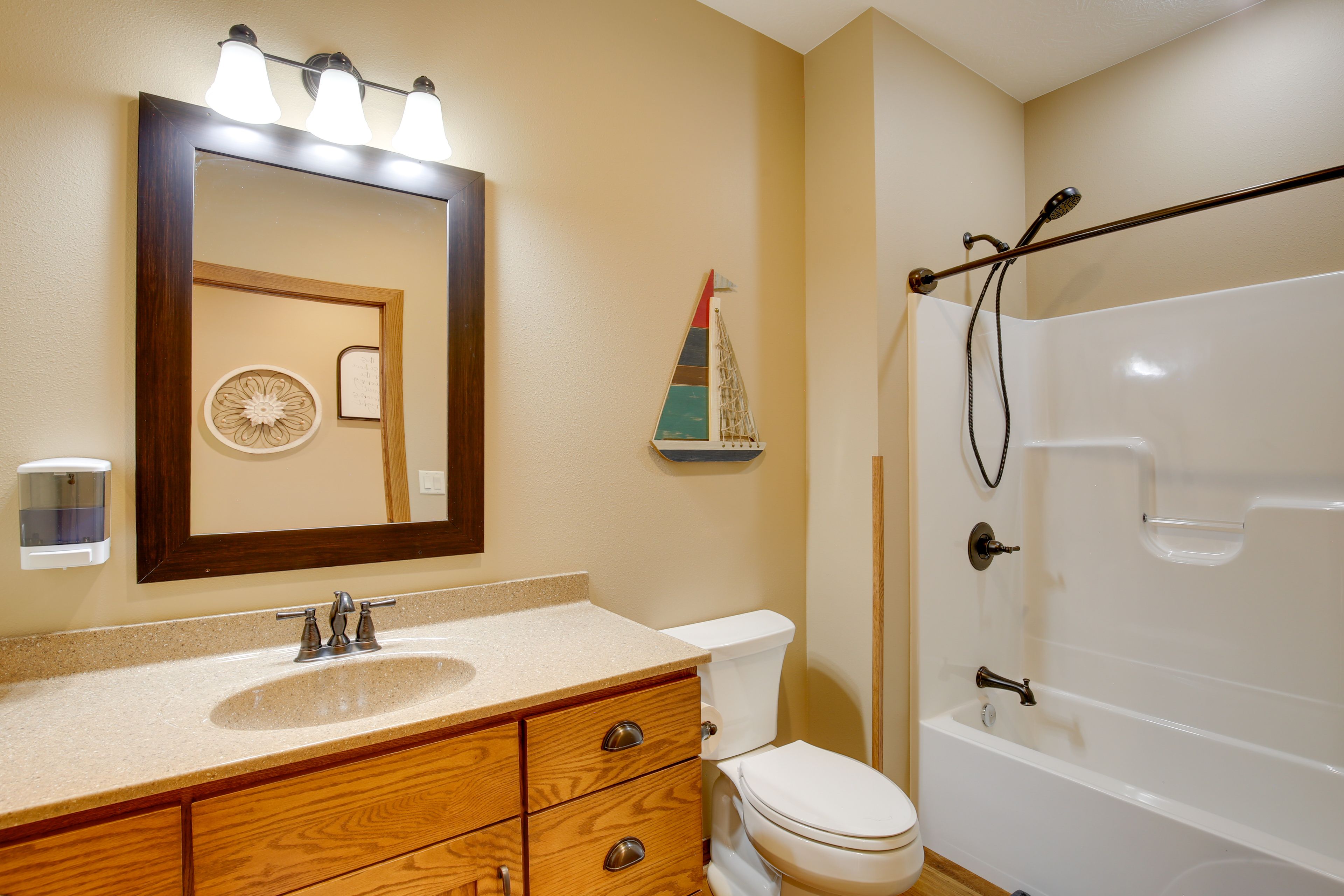 Full Bathroom | Complimentary Toiletries | Hair Dryer