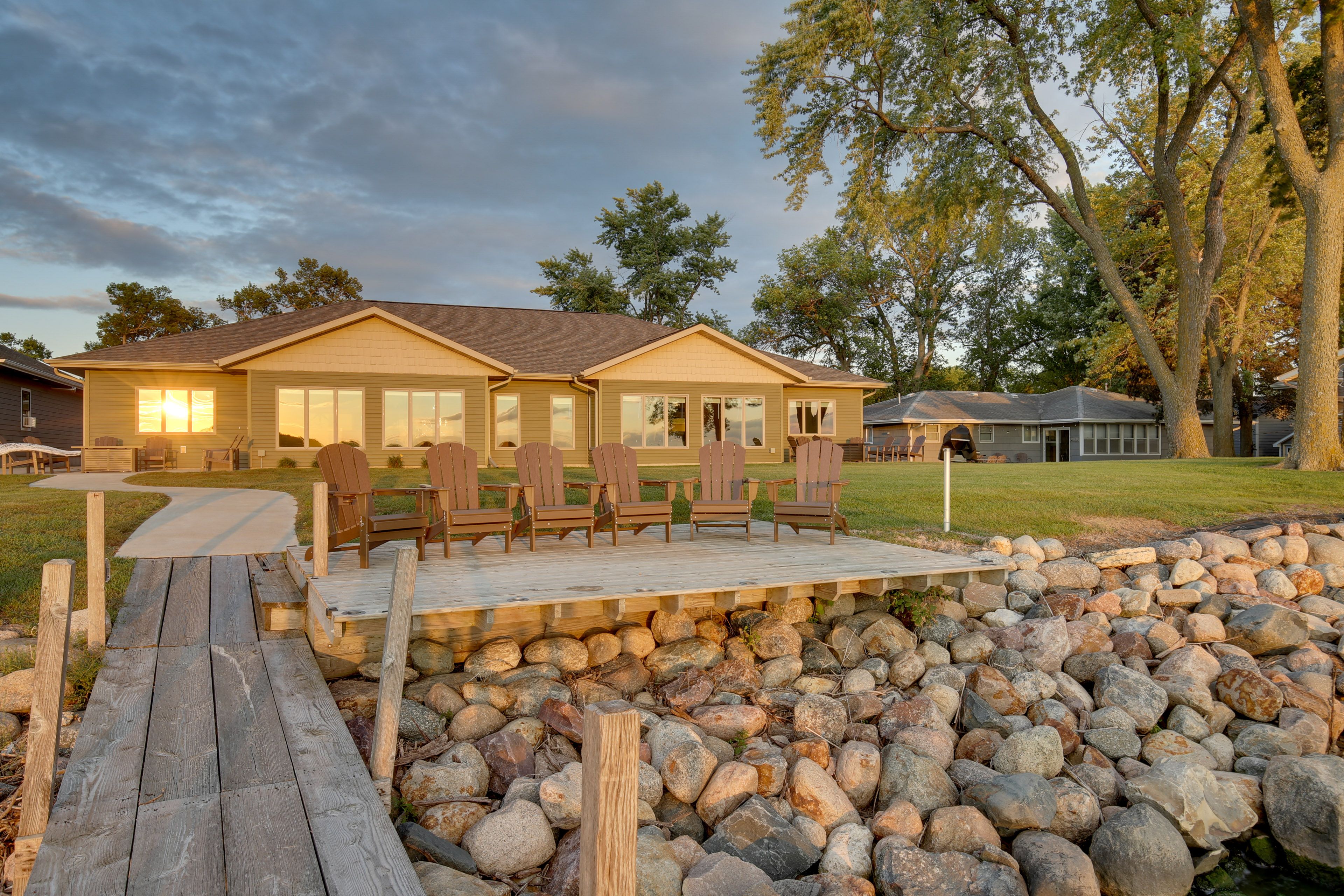 Additional Waterfront Seating