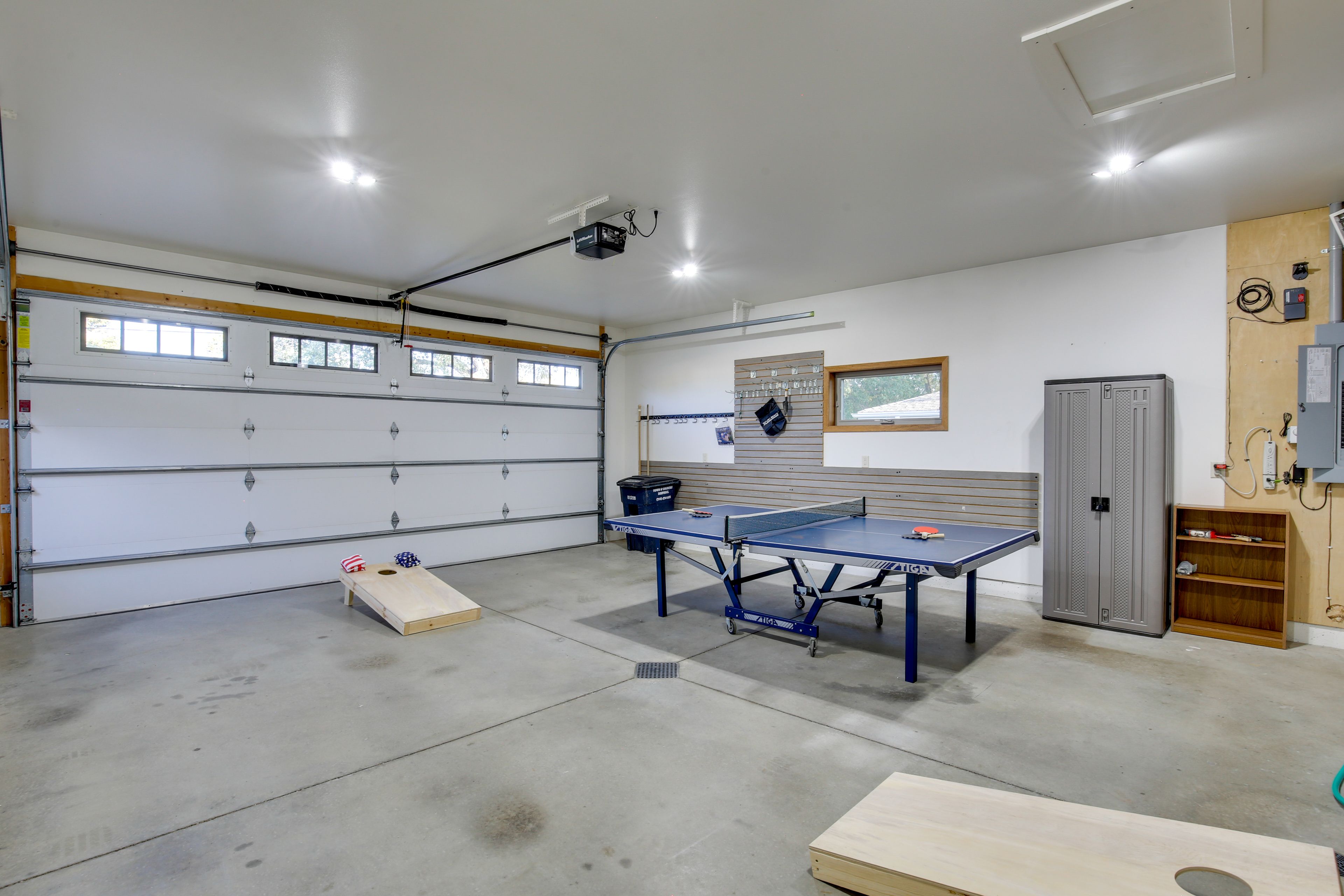 Game Room | Ping-Pong Table
