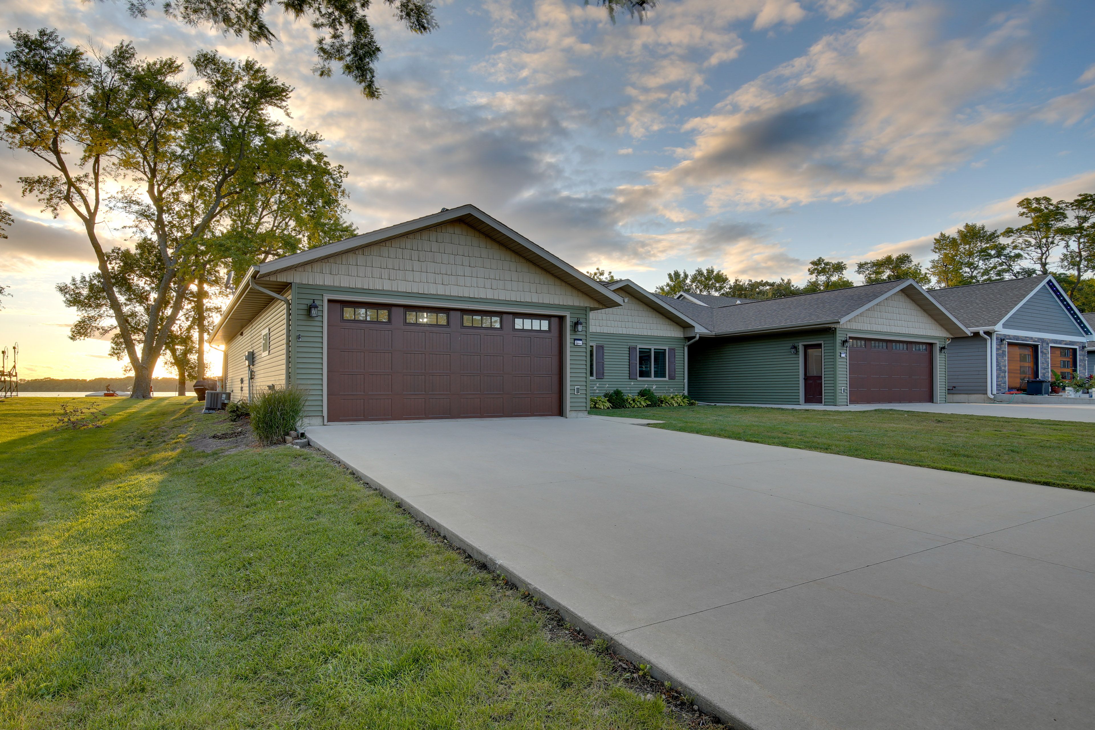 Parking | Driveway (4 Vehicles)