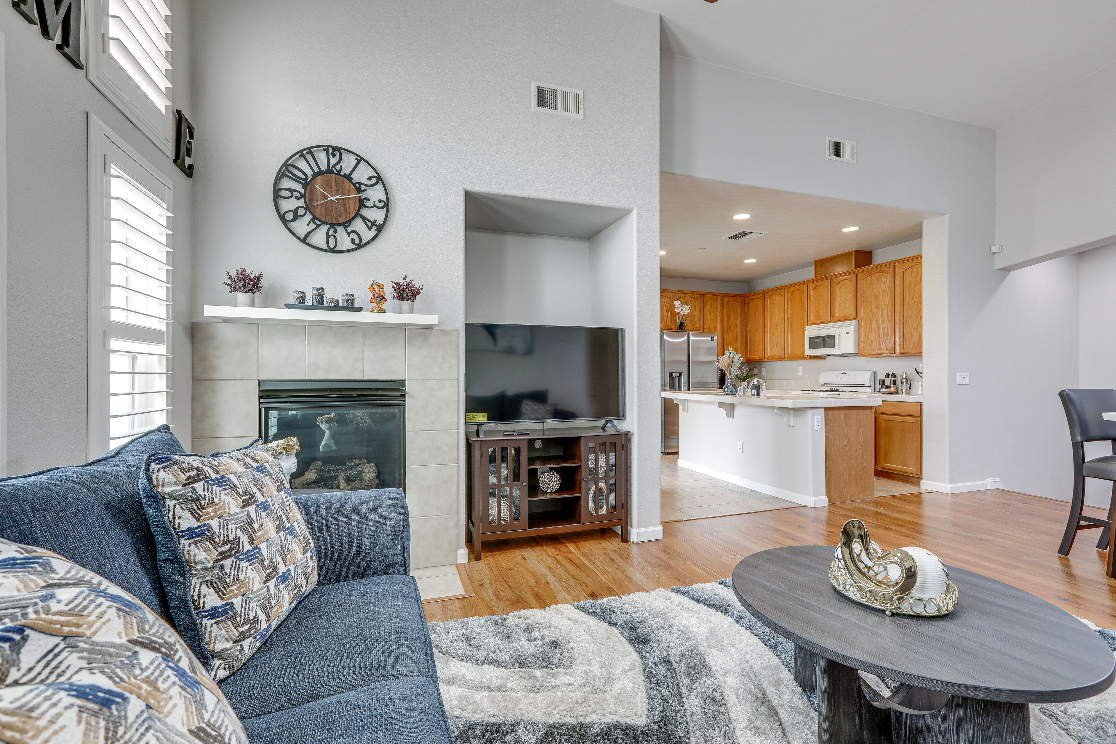 Living Room | Free WiFi | Central Heating & A/C | Smart TV | Queen Sleeper Sofa