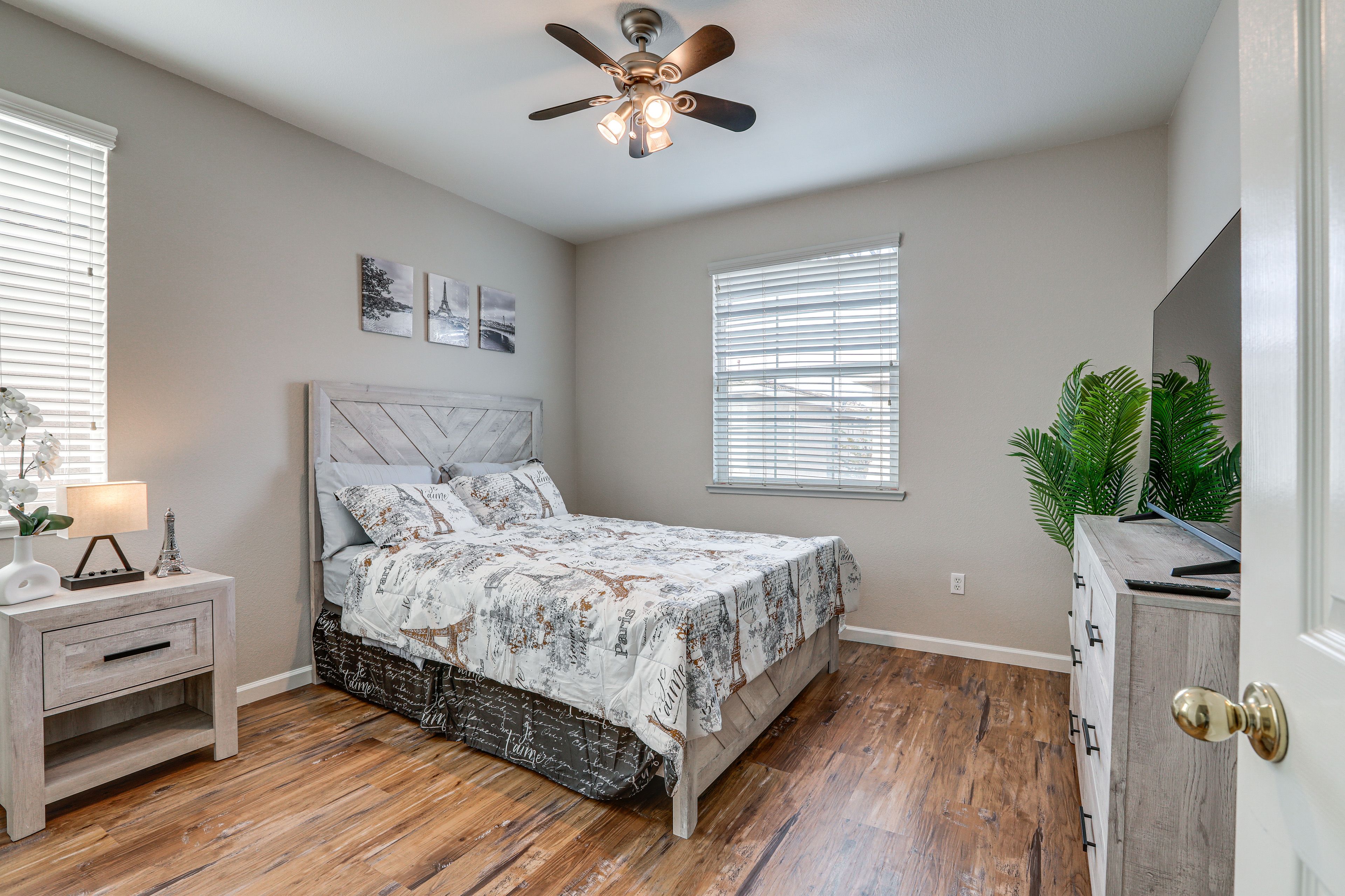 Bedroom 2 | Queen Bed