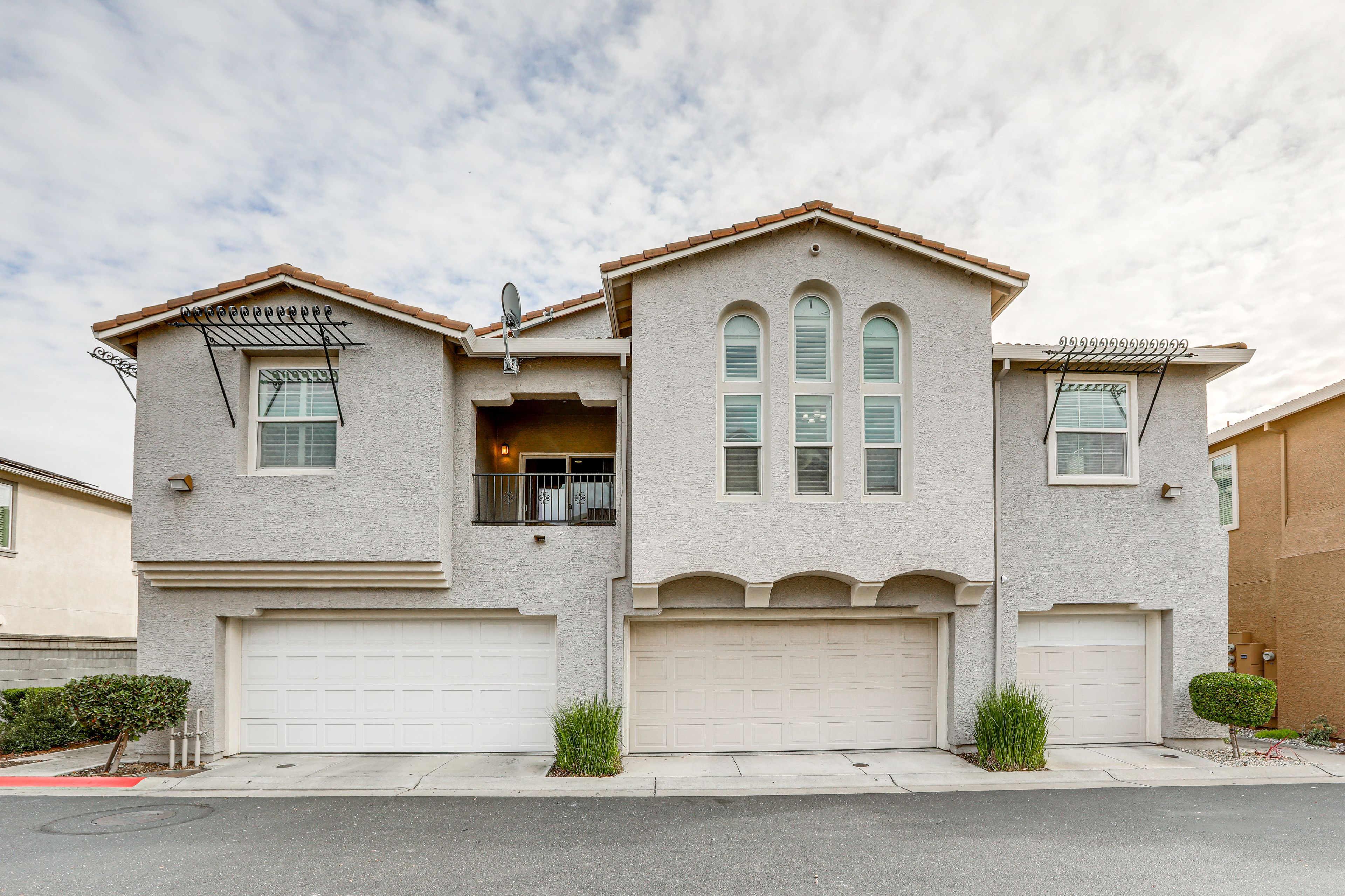 Community Parking Lot (1 Vehicle)