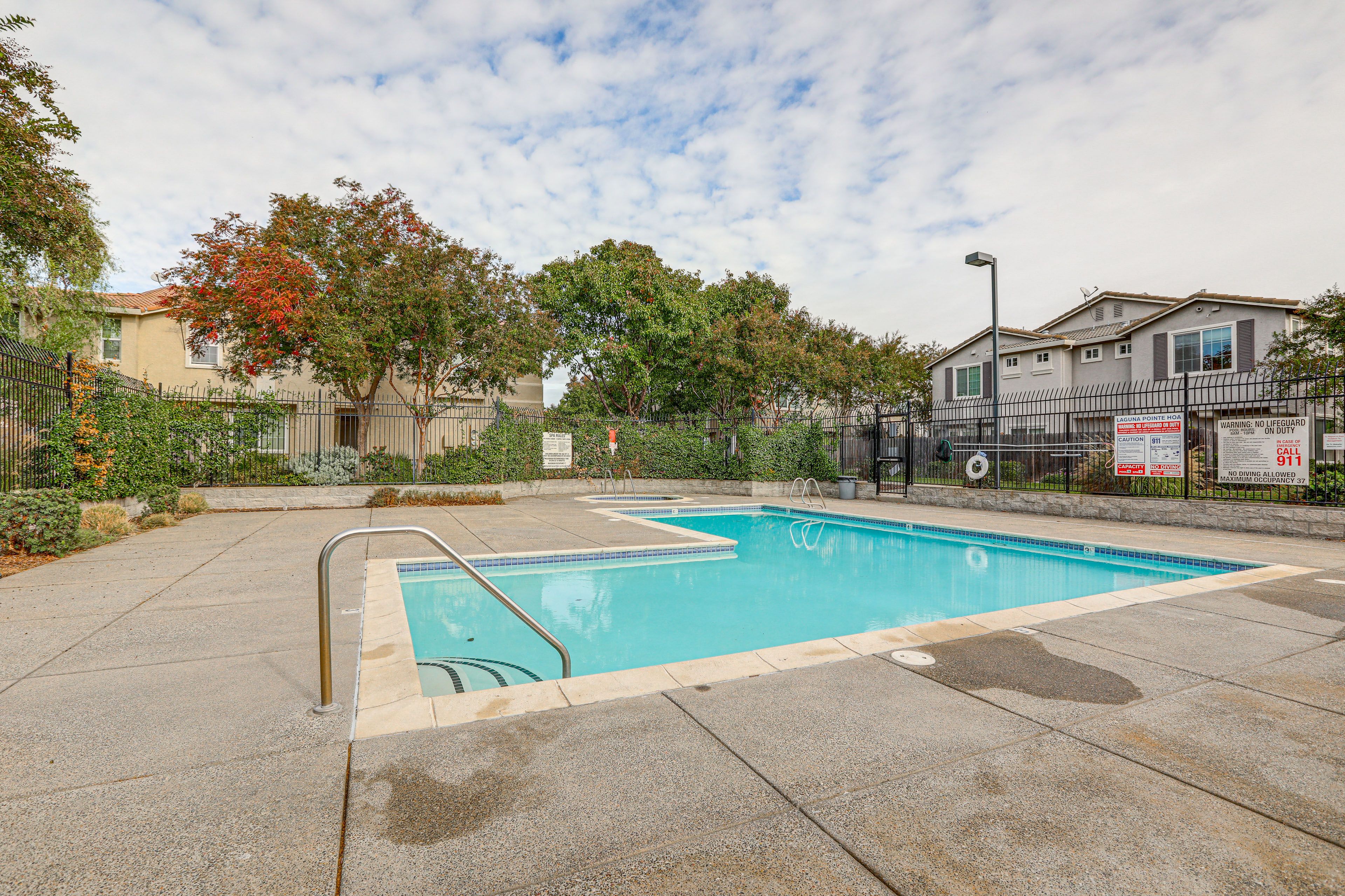 Laguna Pointe | Community Pool & Hot Tub